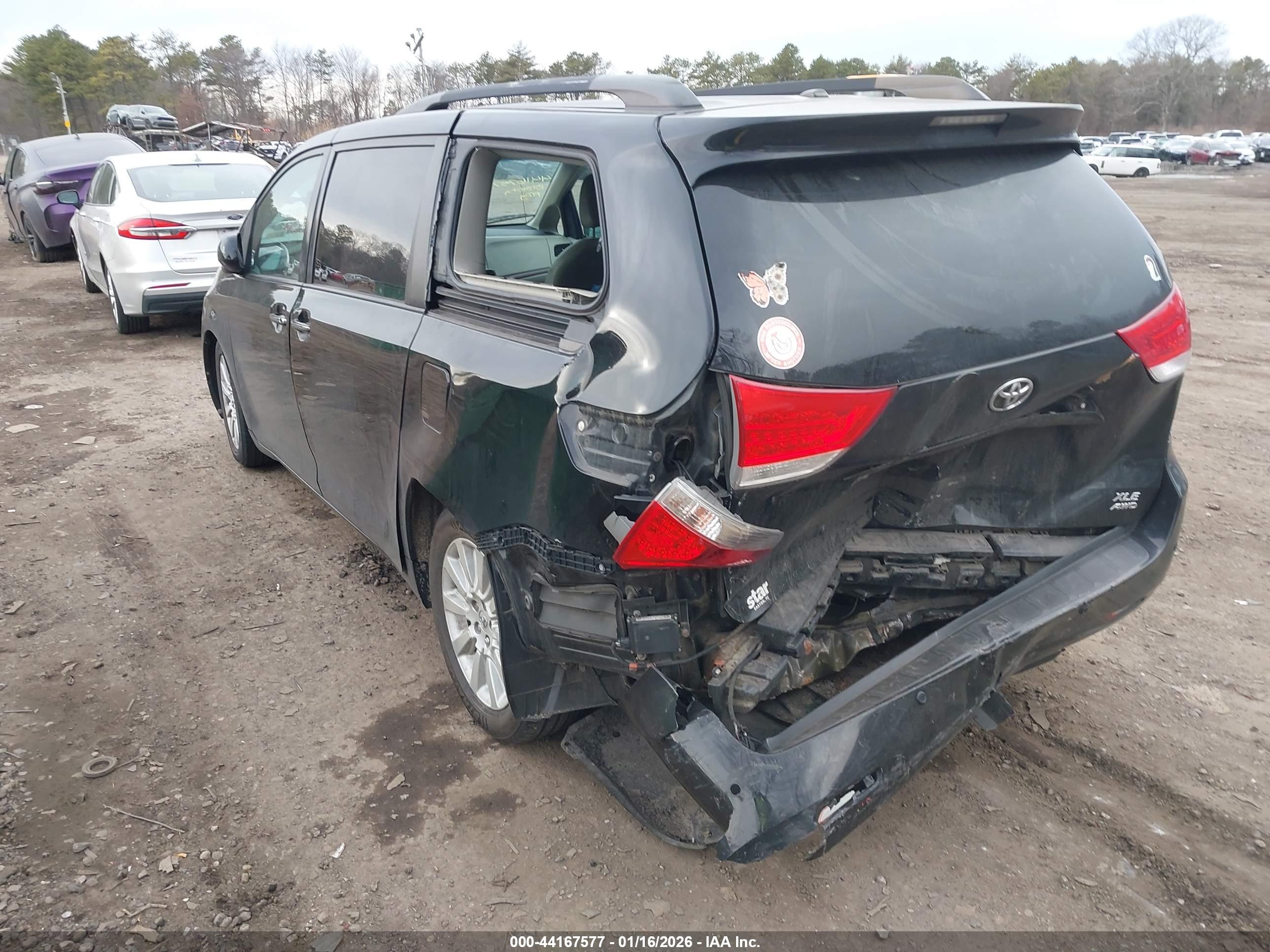 TOYOTA SIENNA image 6