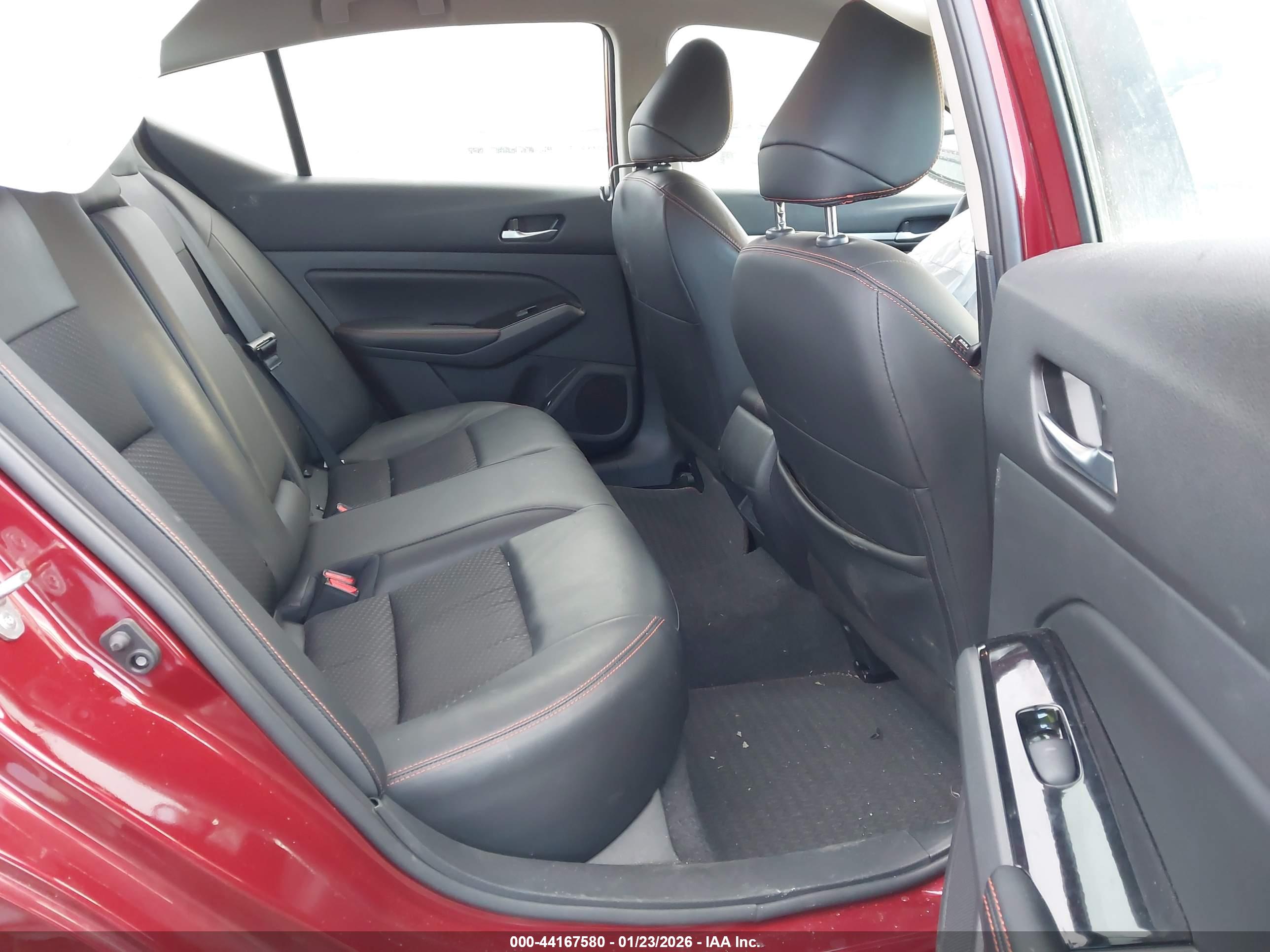 NISSAN ALTIMA image 8