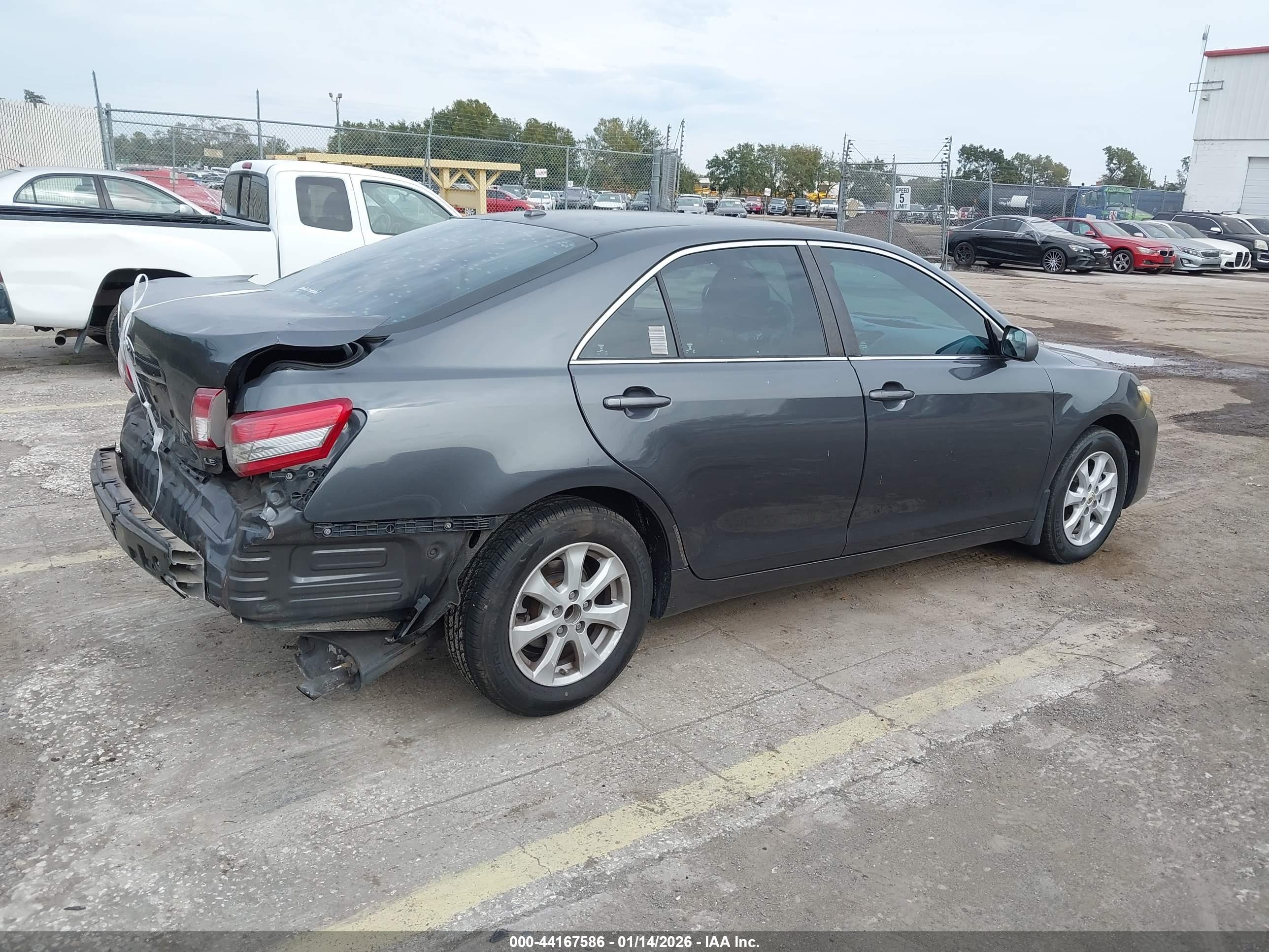 TOYOTA CAMRY image 4