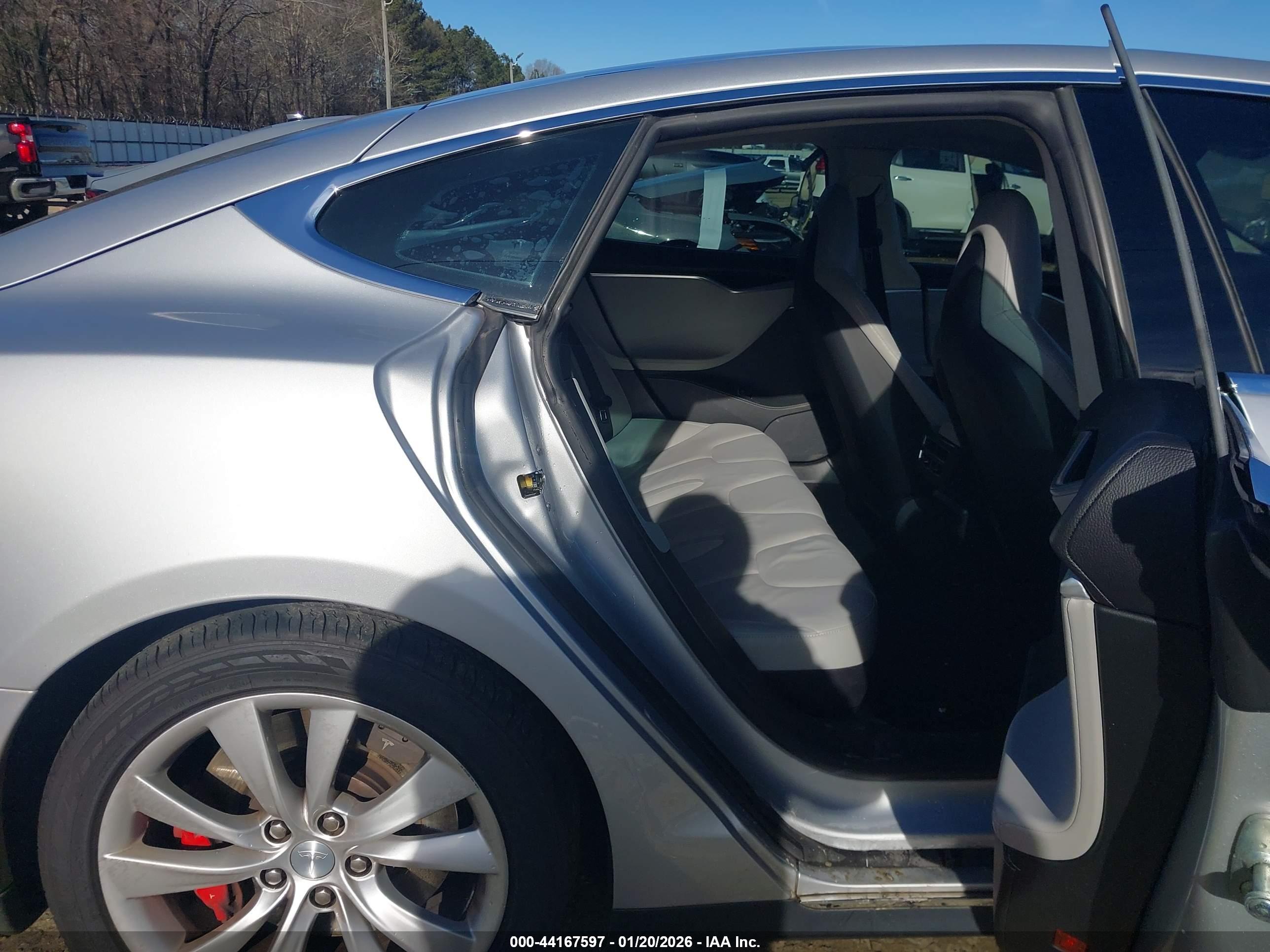 TESLA MODEL image 8