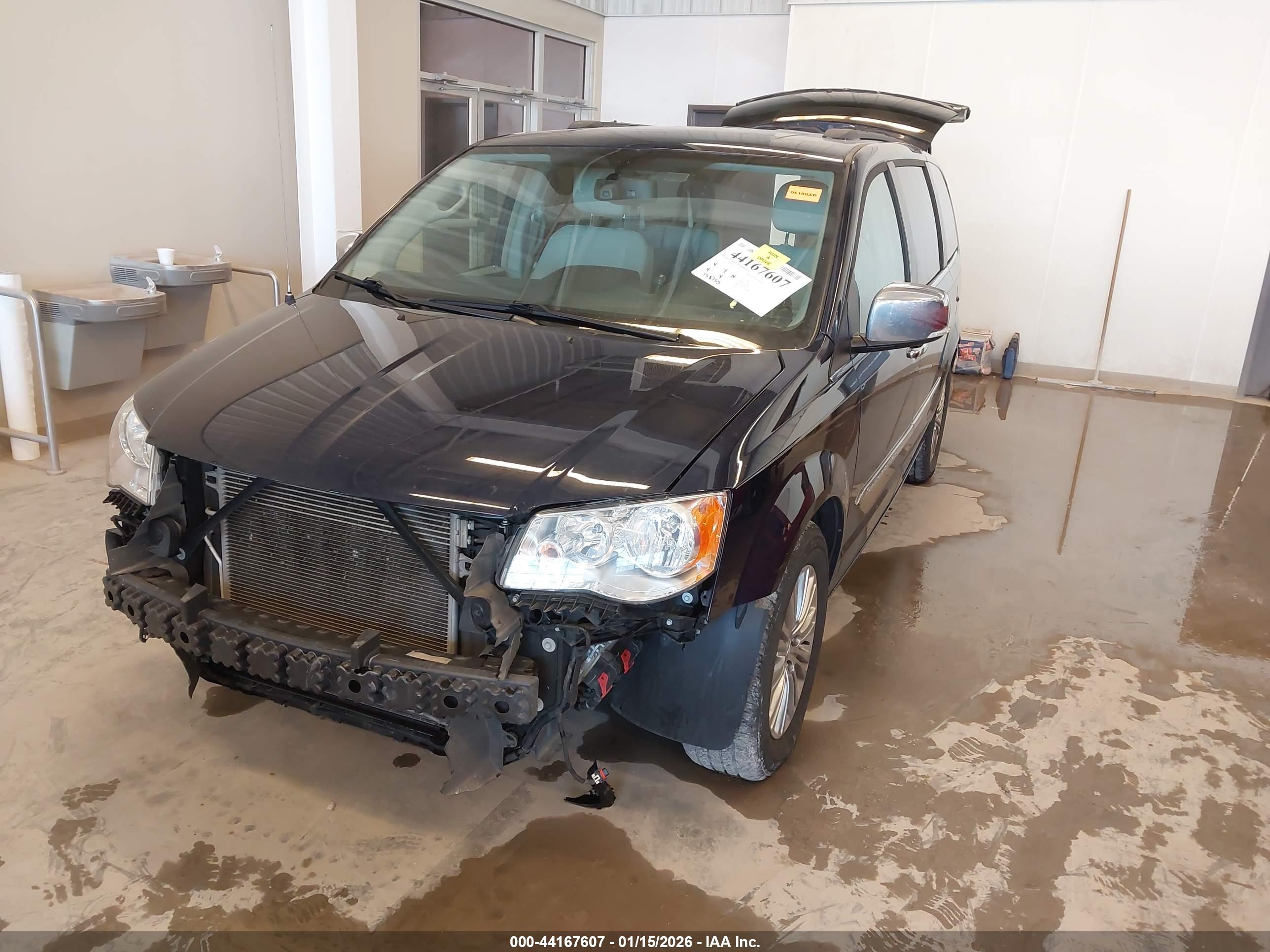 CHRYSLER TOWN image 2