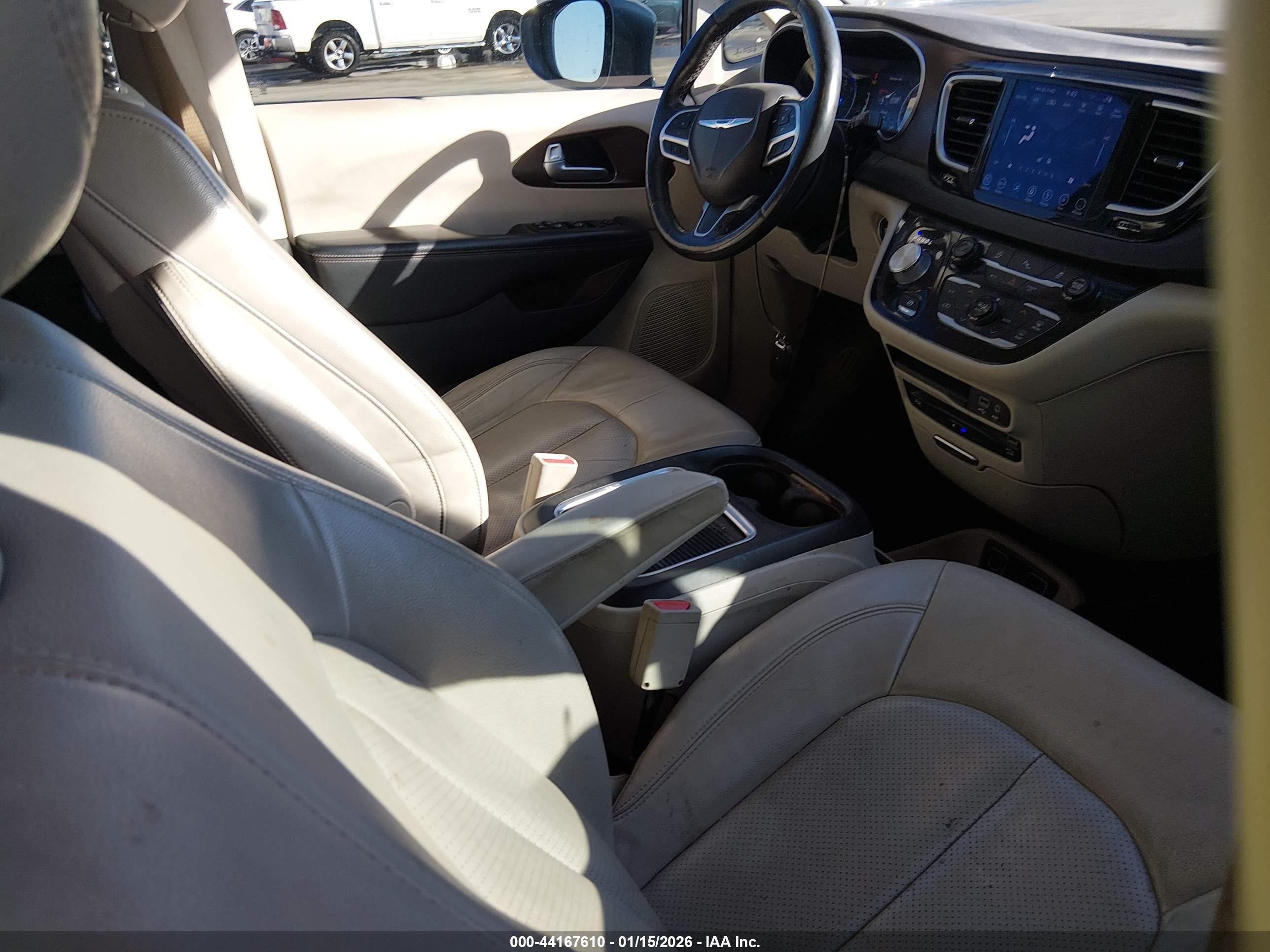 CHRYSLER PACIFICA image 5
