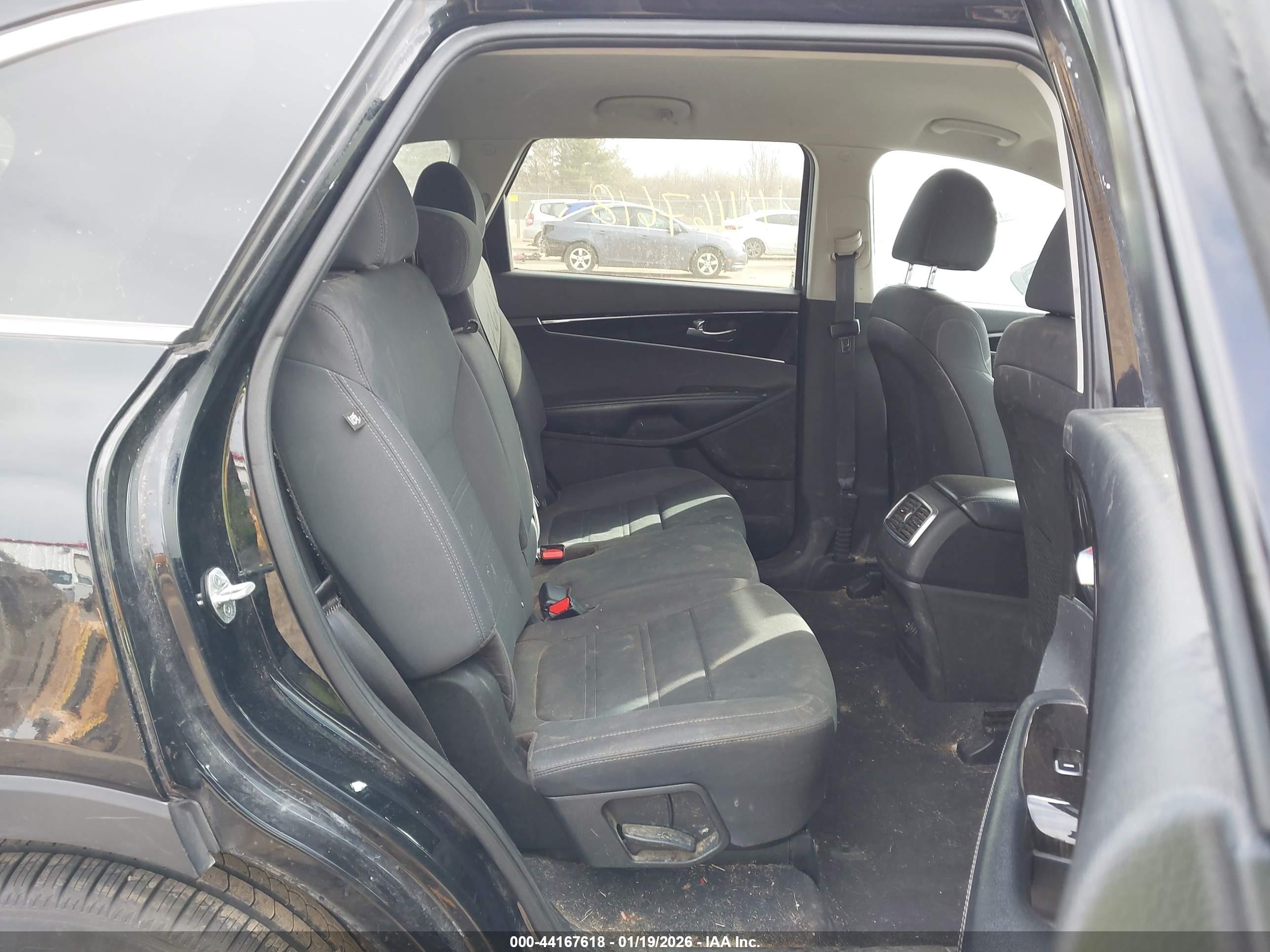 KIA SORENTO image 8