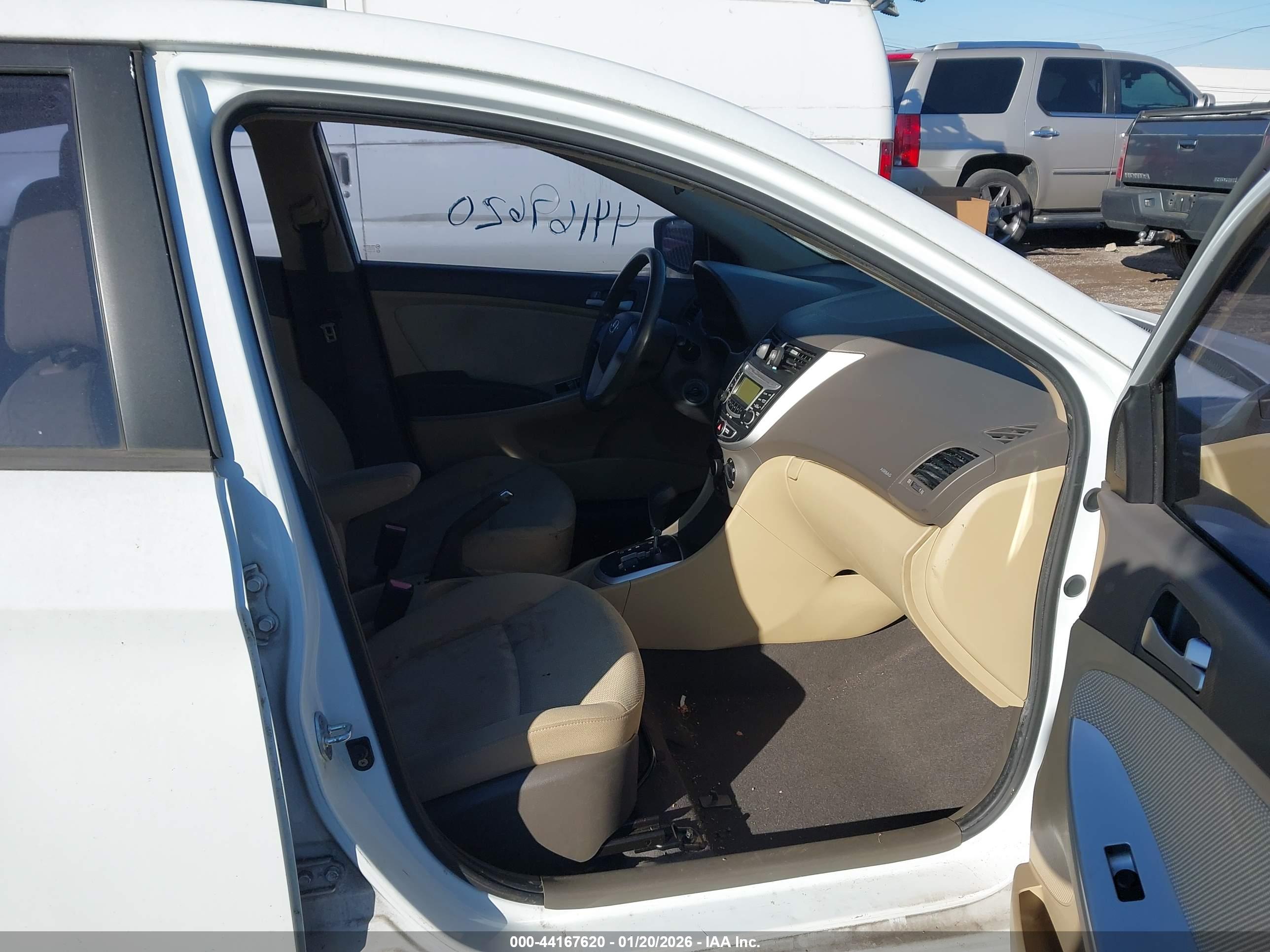 HYUNDAI ACCENT image 5