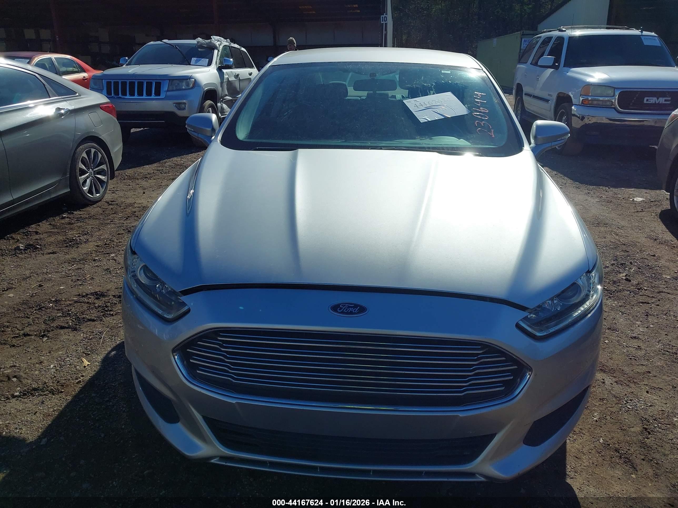 FORD FUSION image 6