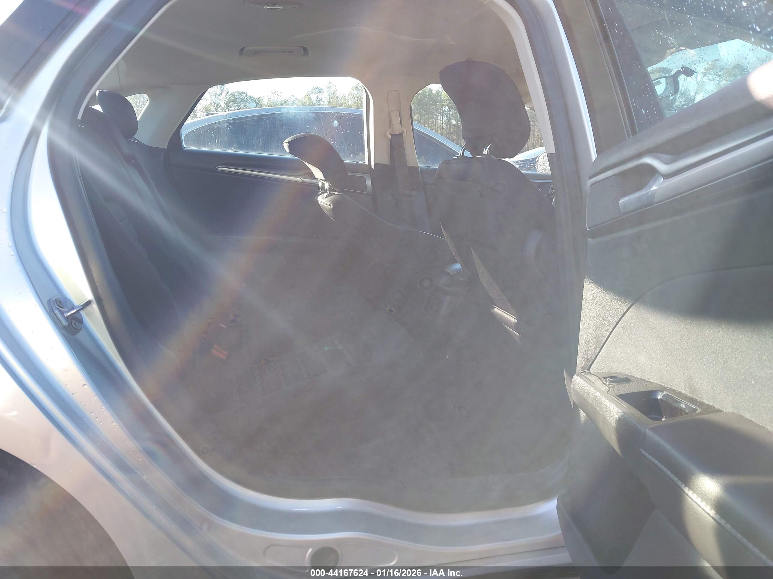 FORD FUSION image 8