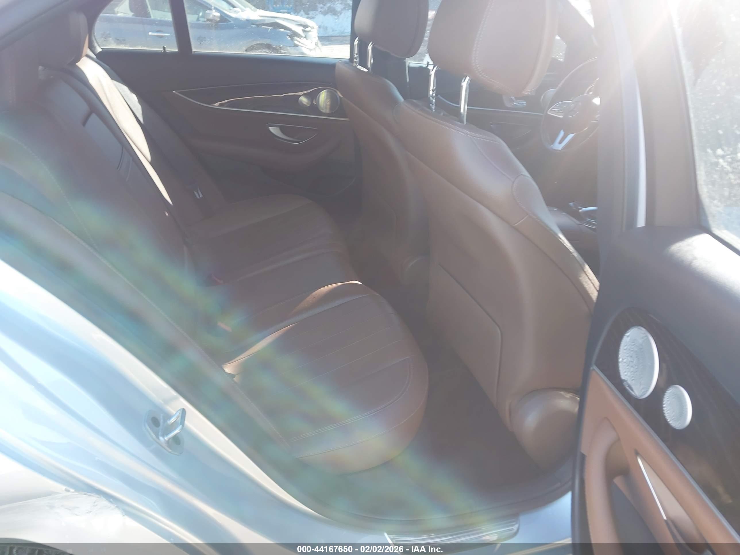 MERCEDES-BENZ E image 8