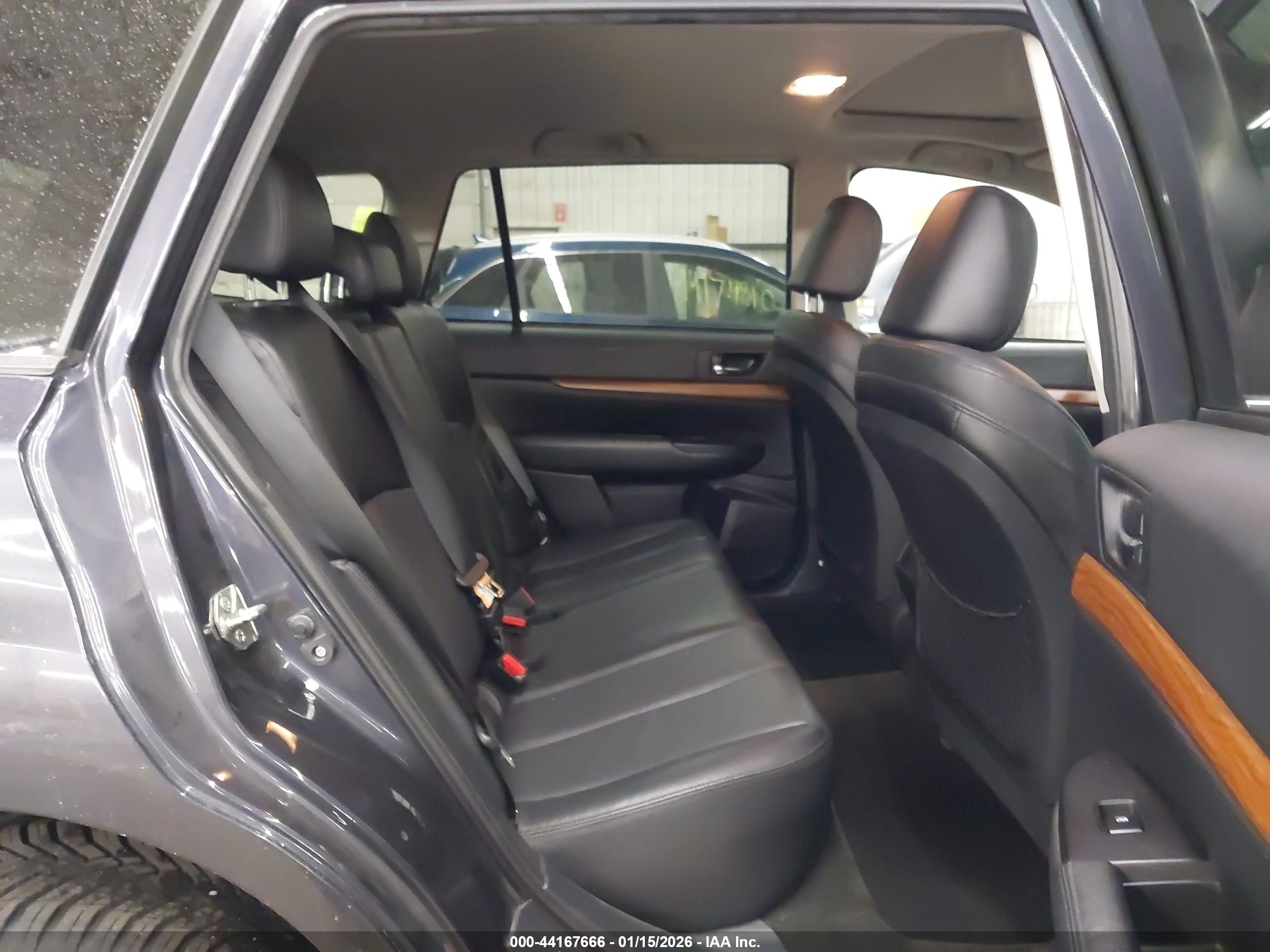 SUBARU OUTBACK image 8