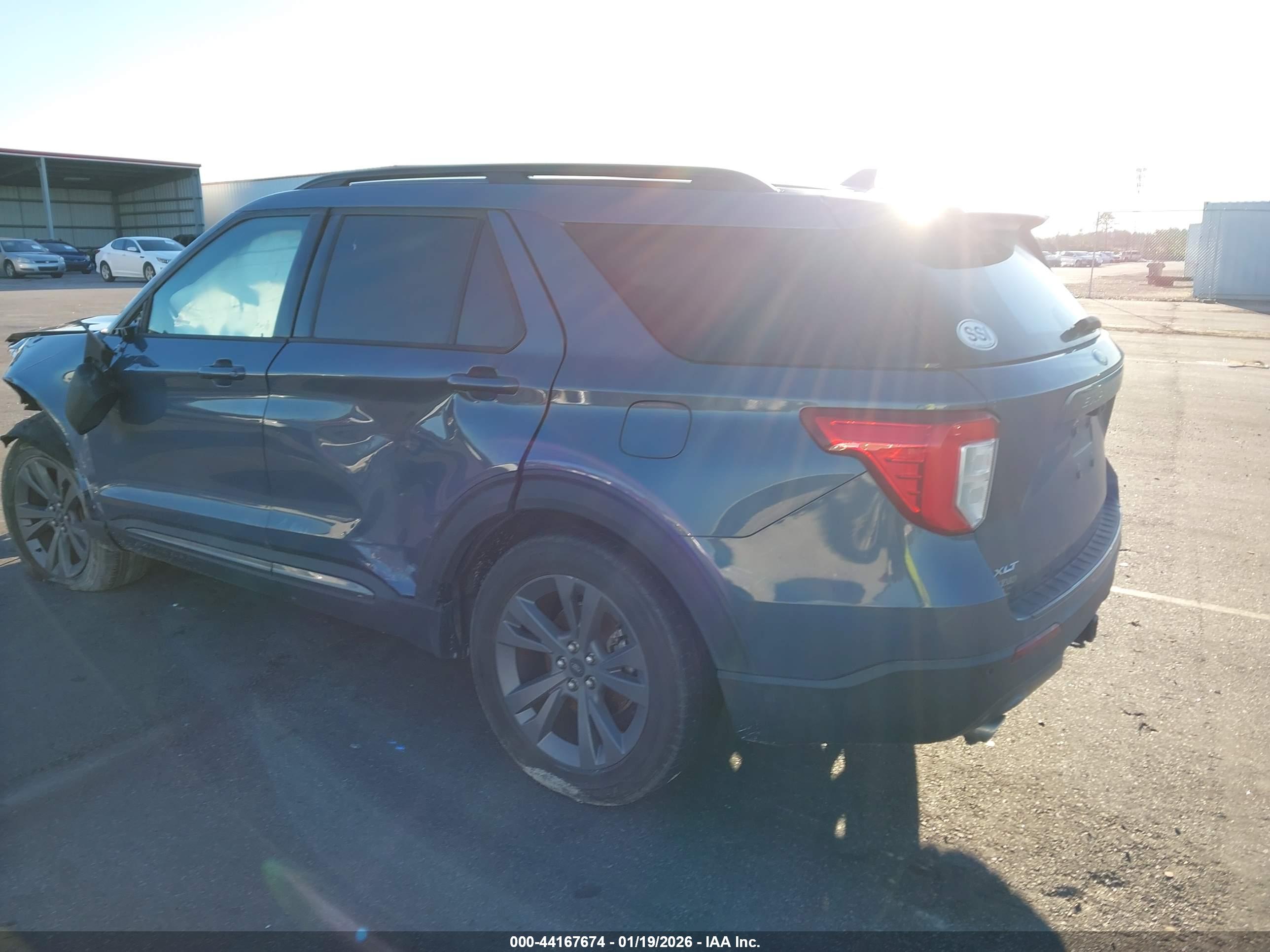 FORD EXPLORER image 3