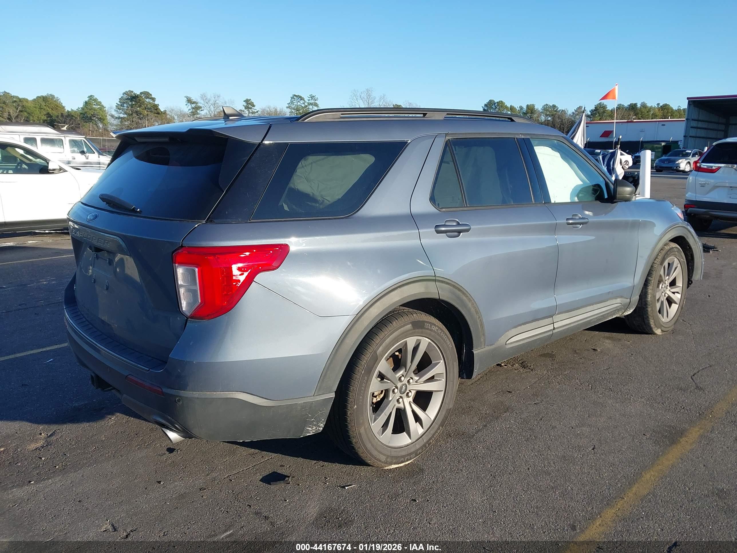 FORD EXPLORER image 4