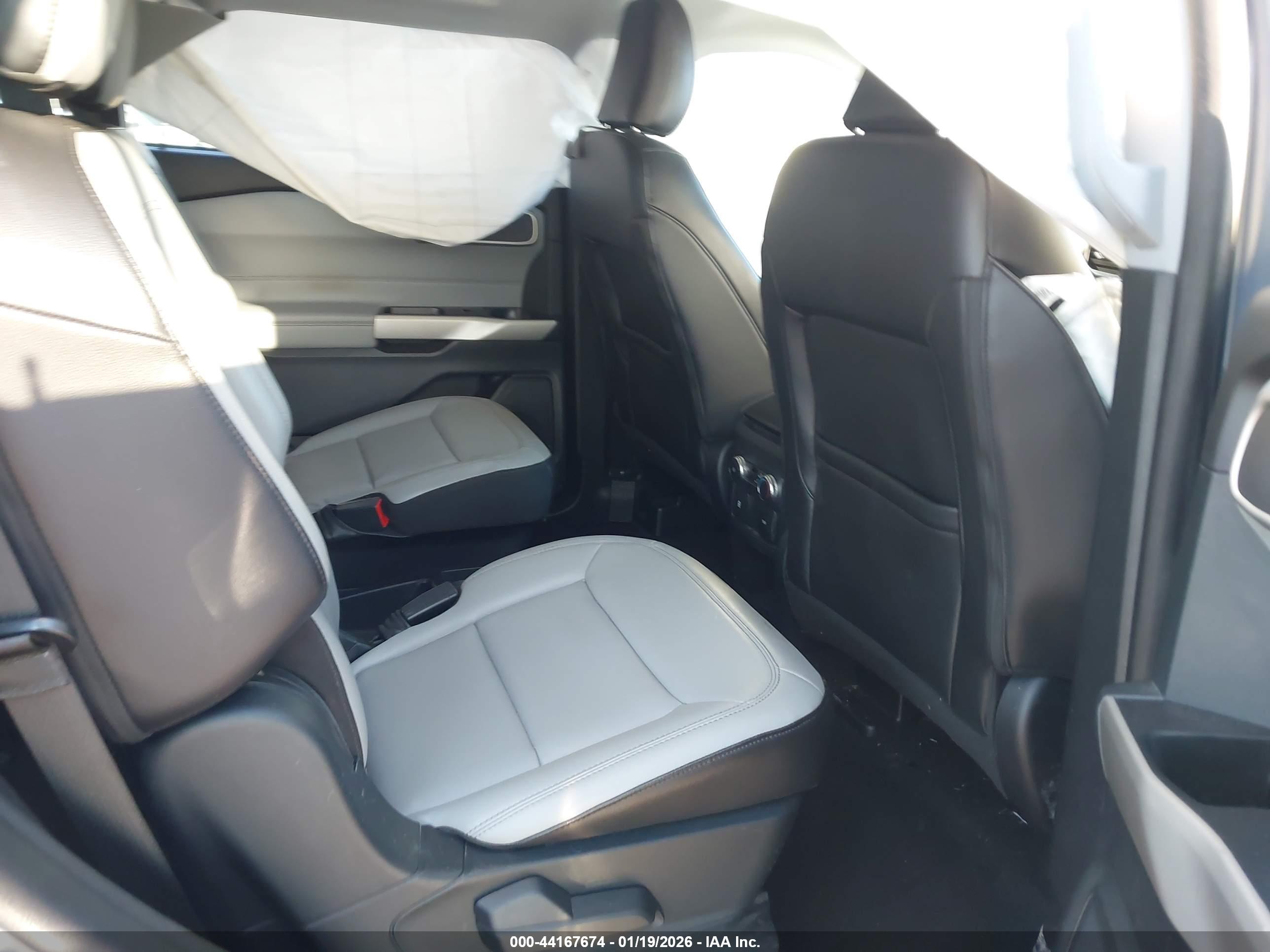 FORD EXPLORER image 8