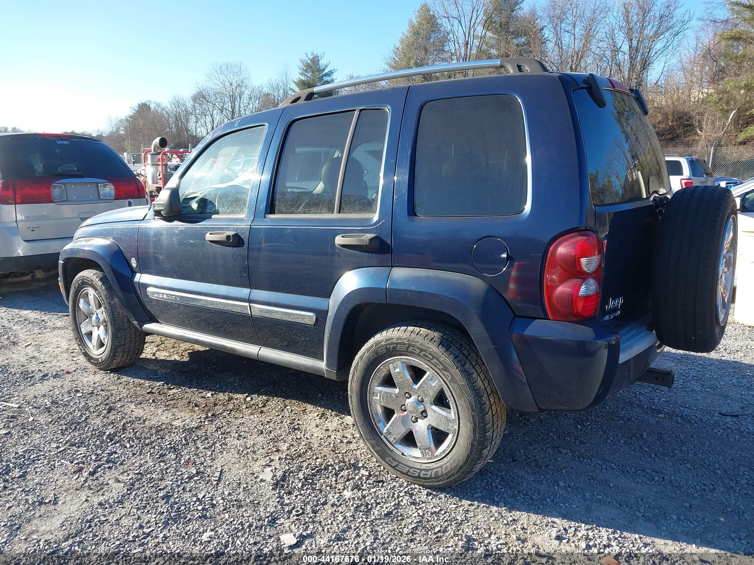 JEEP LIBERTY image 3