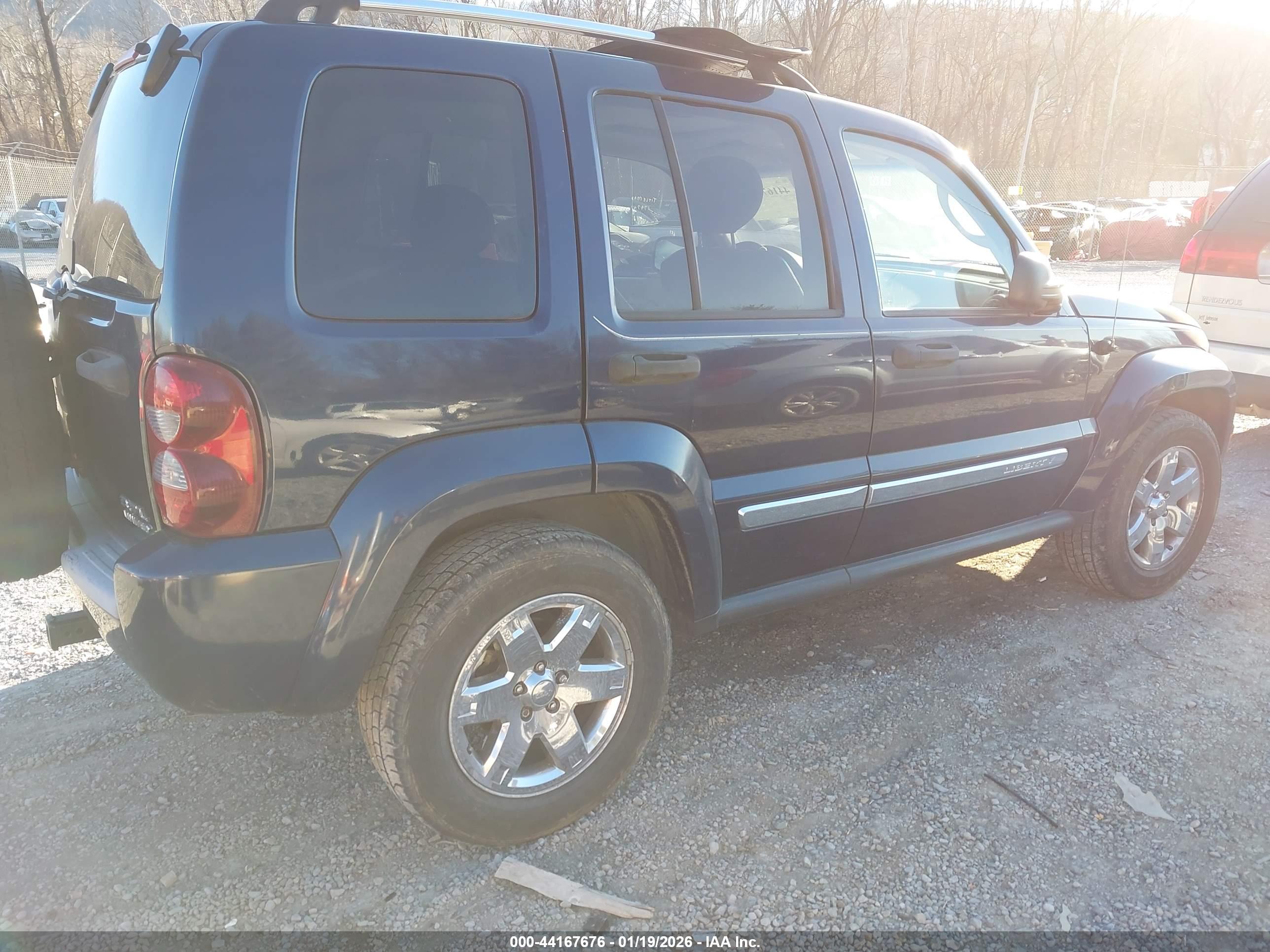 JEEP LIBERTY image 4