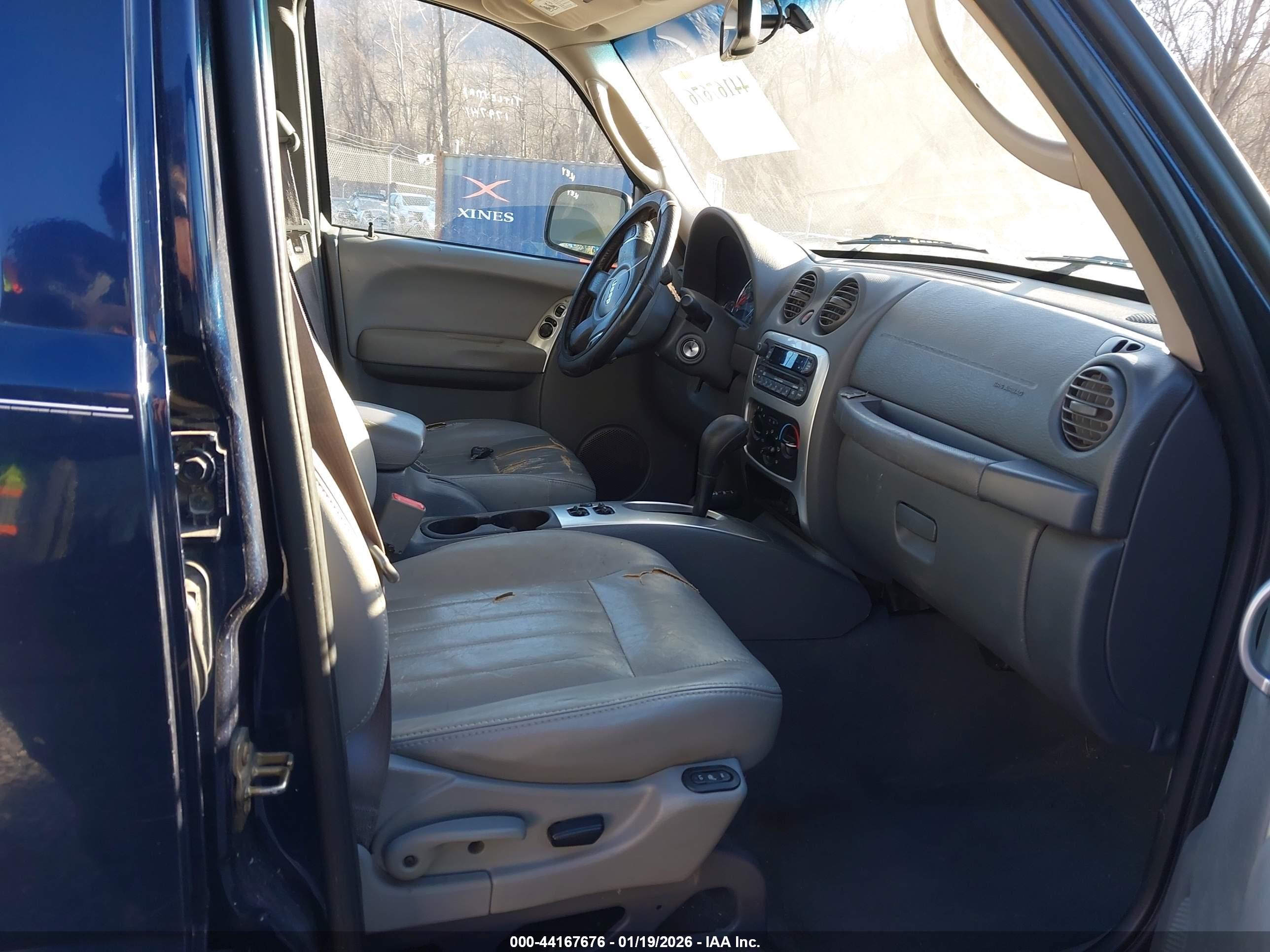 JEEP LIBERTY image 5