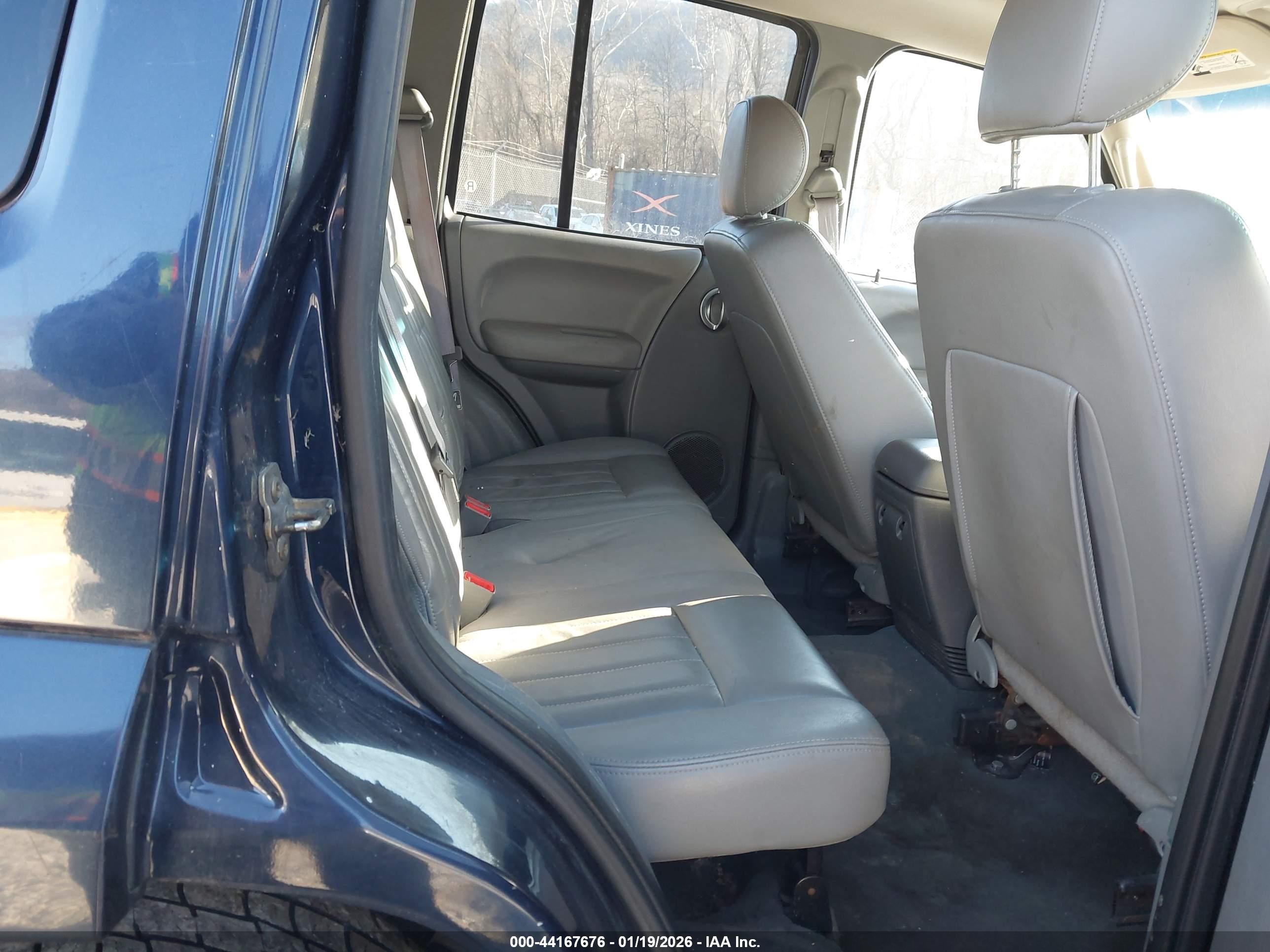 JEEP LIBERTY image 8