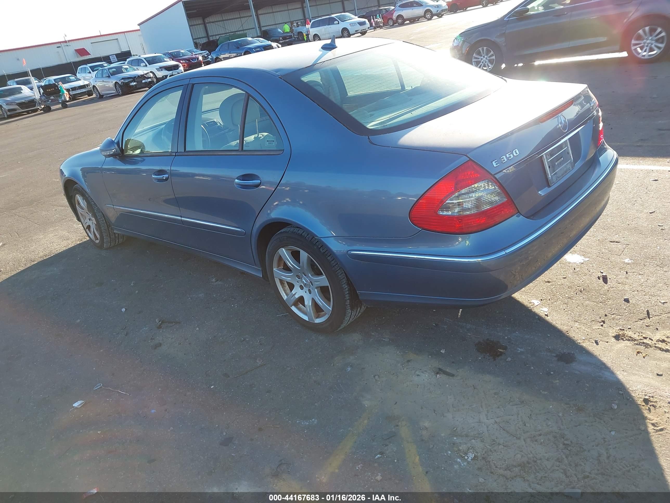 MERCEDES-BENZ E image 3