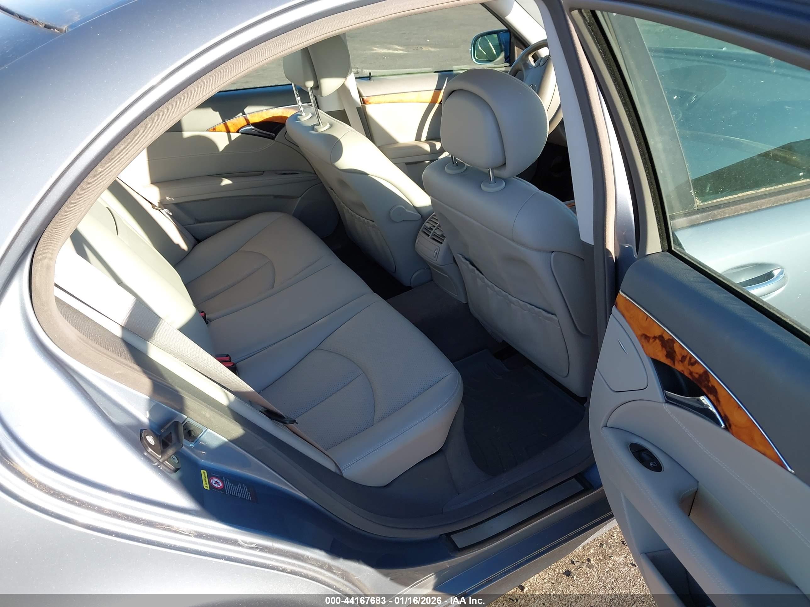 MERCEDES-BENZ E image 8