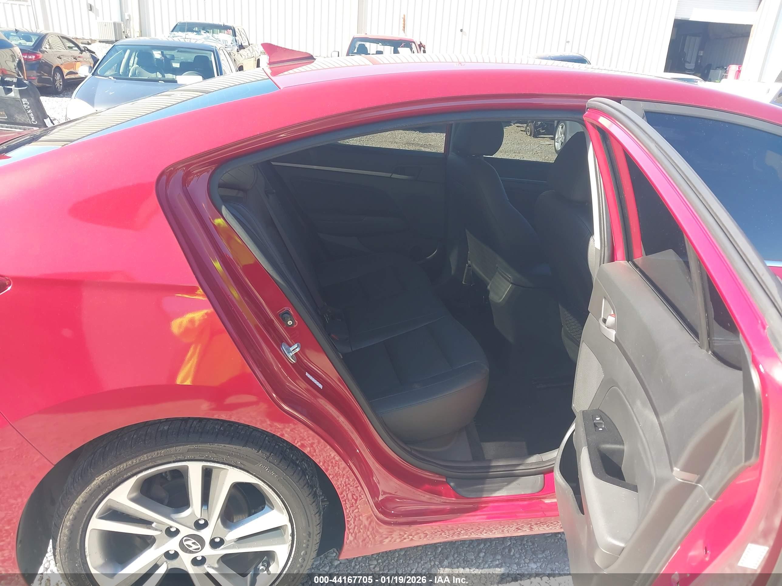 HYUNDAI ELANTRA image 8