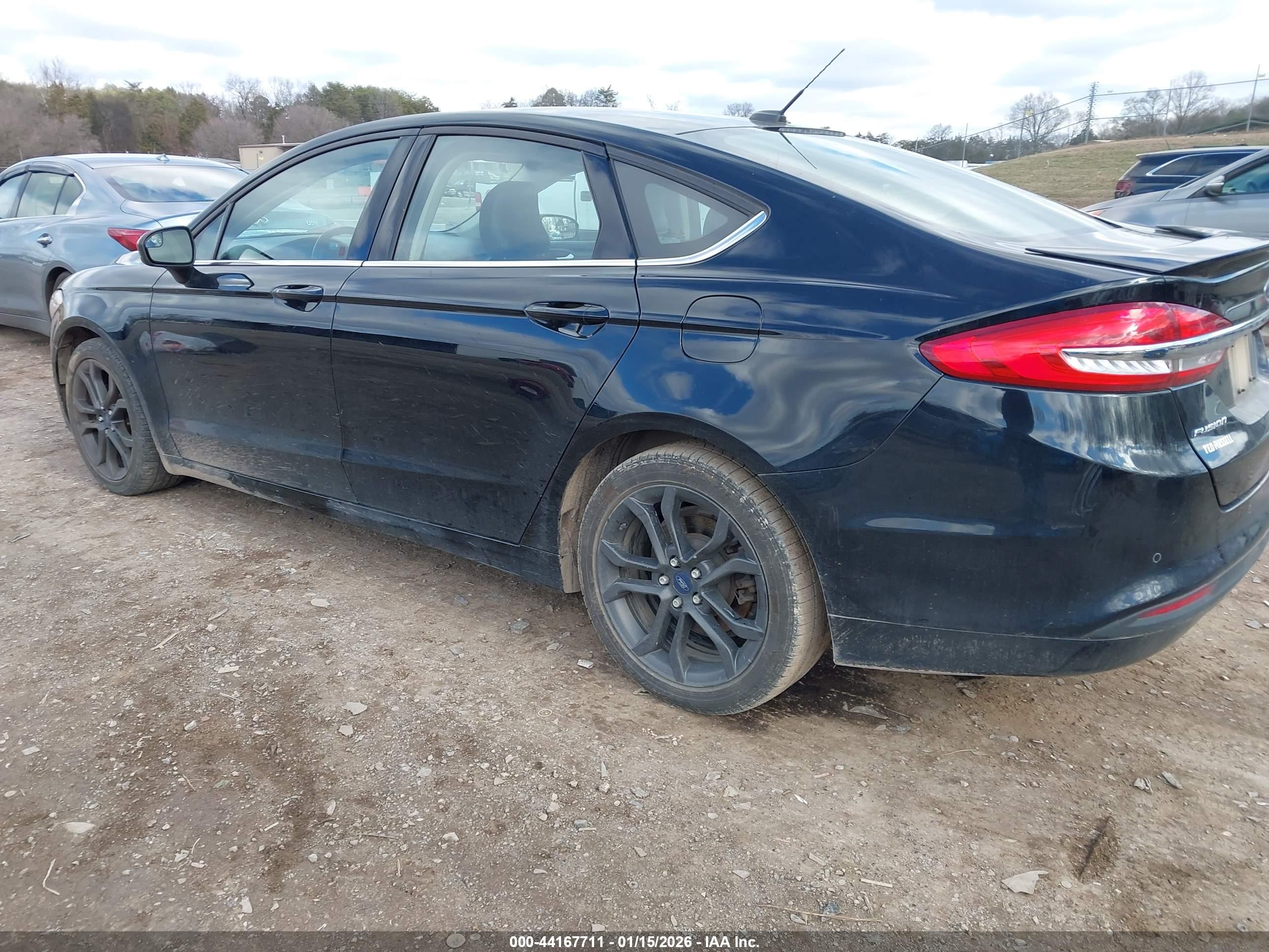 FORD FUSION image 3
