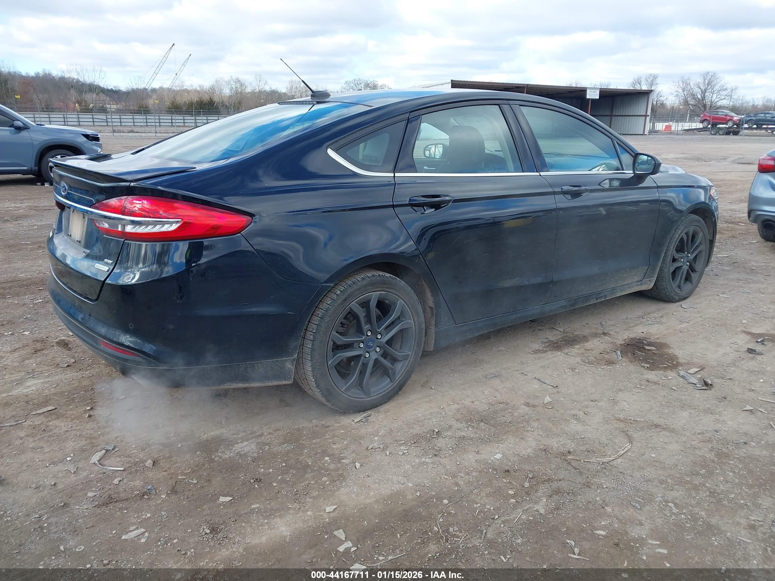 FORD FUSION image 4