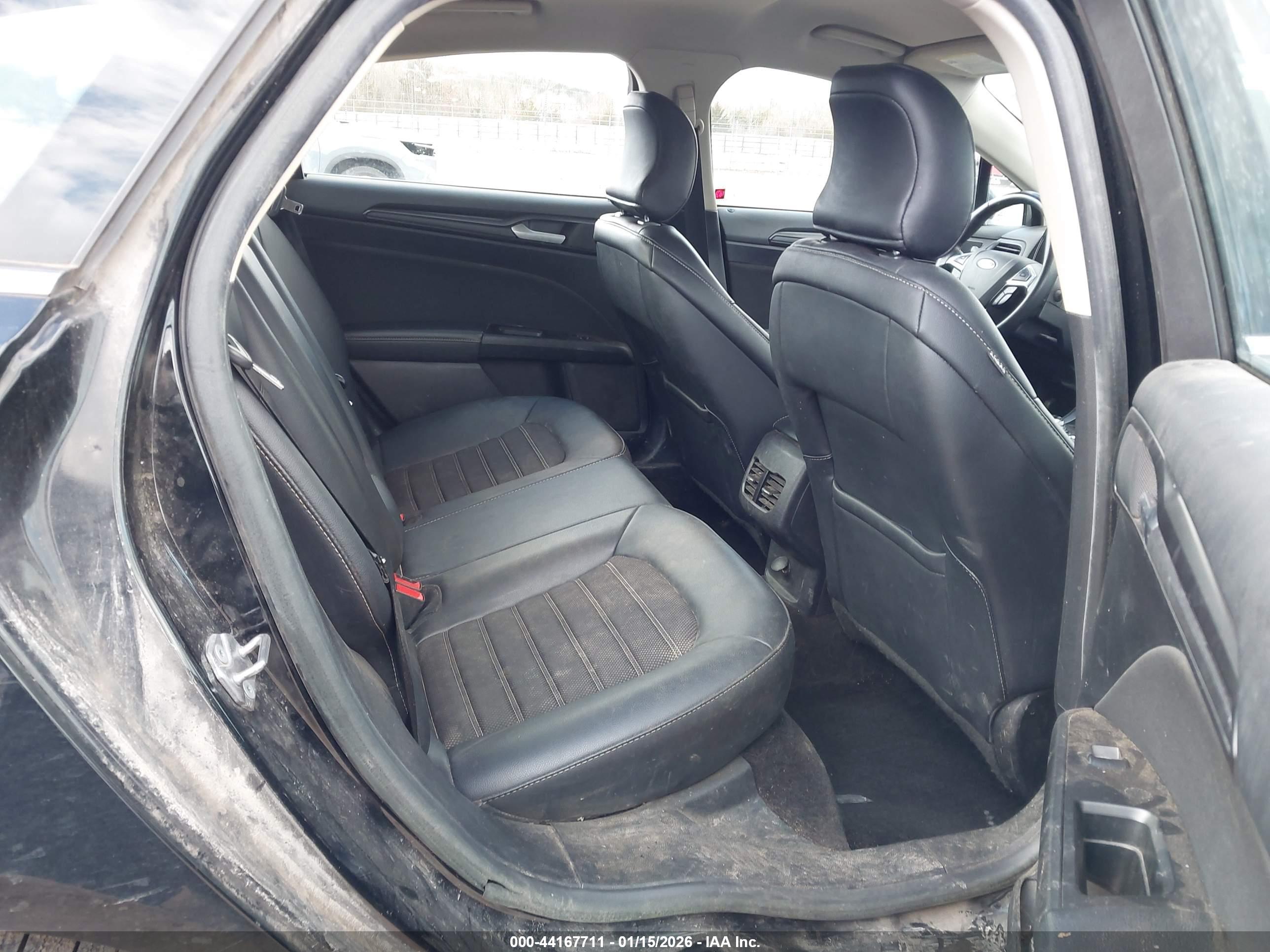 FORD FUSION image 8