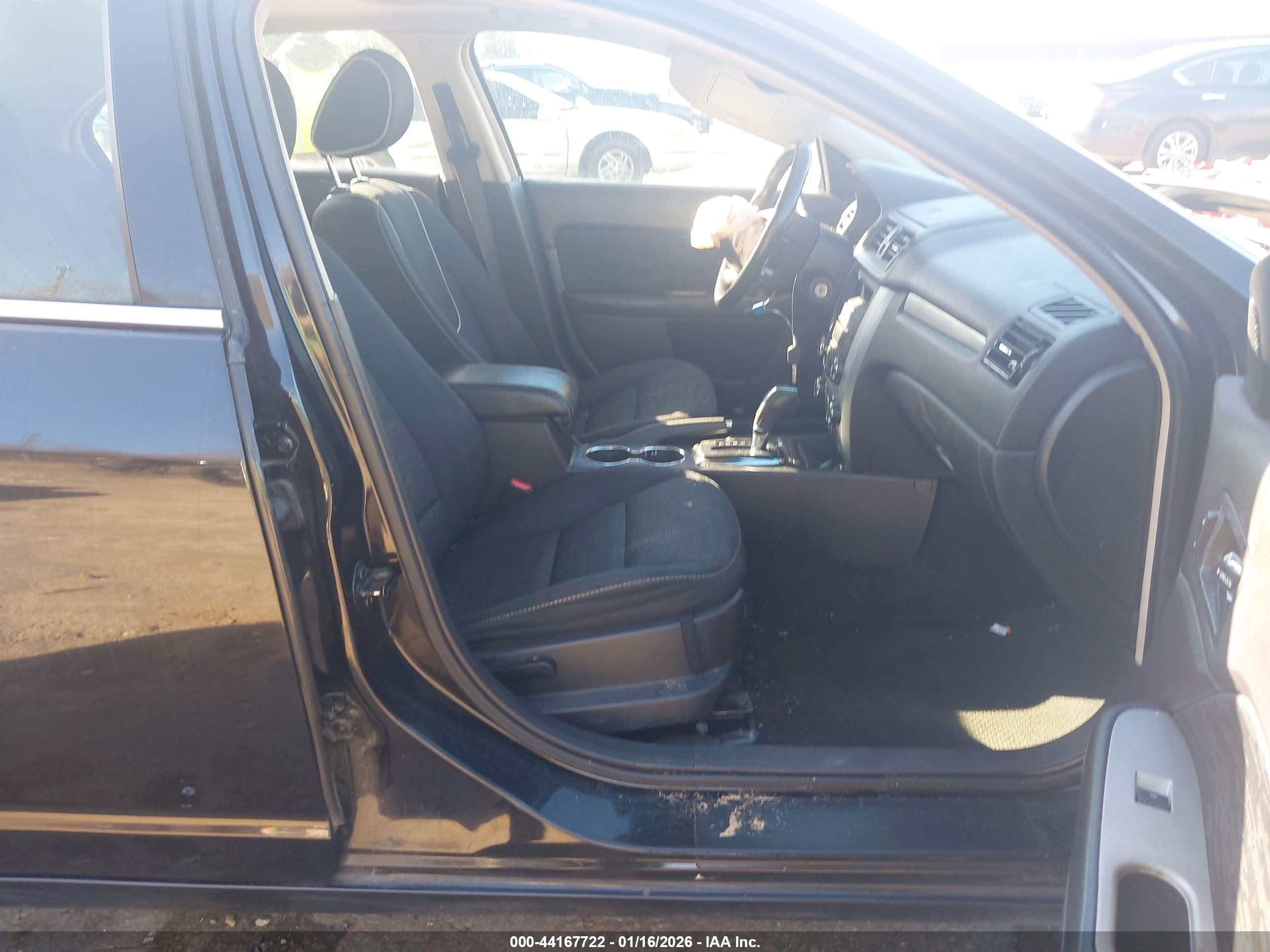 FORD FUSION image 5