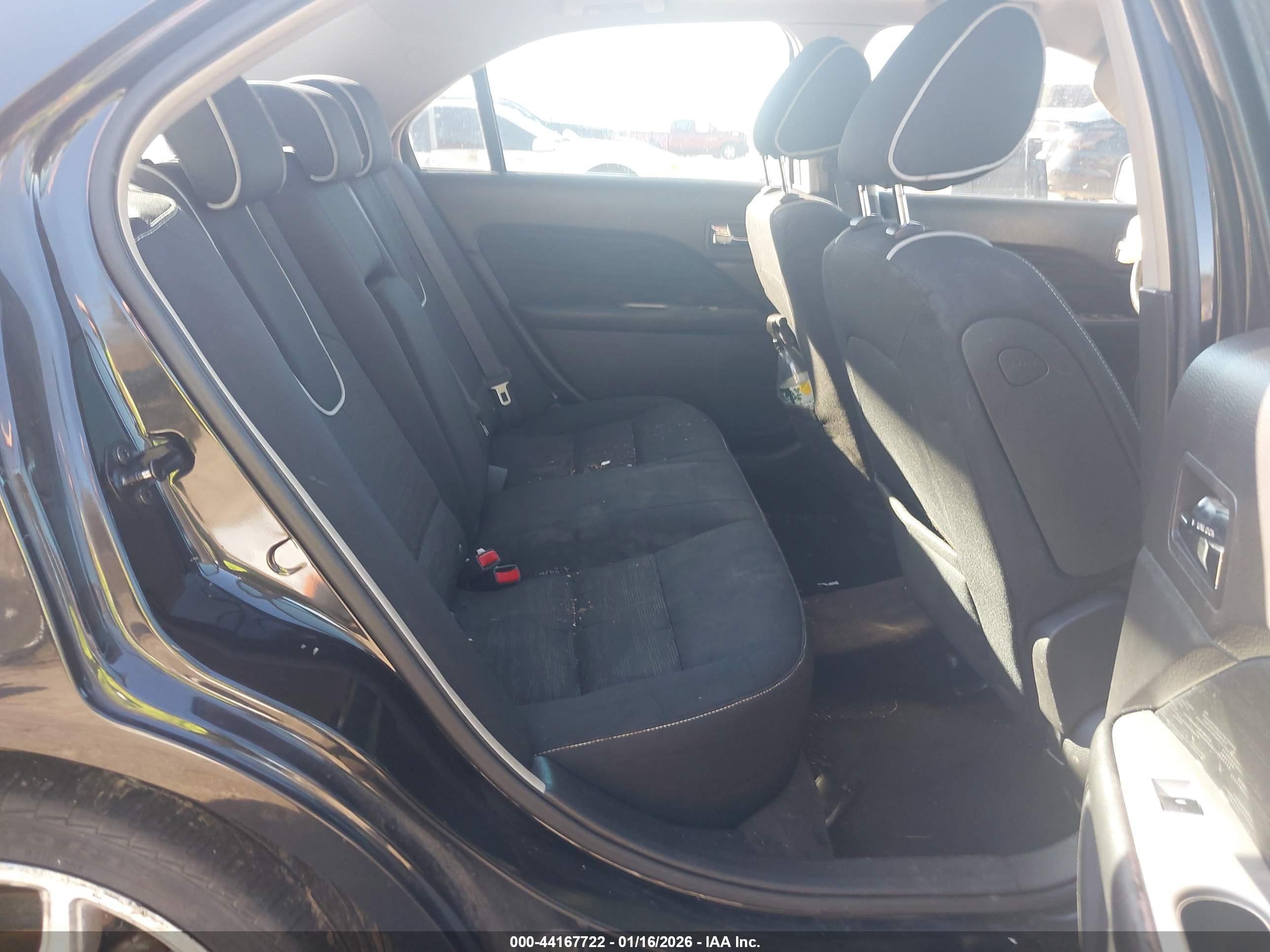 FORD FUSION image 8