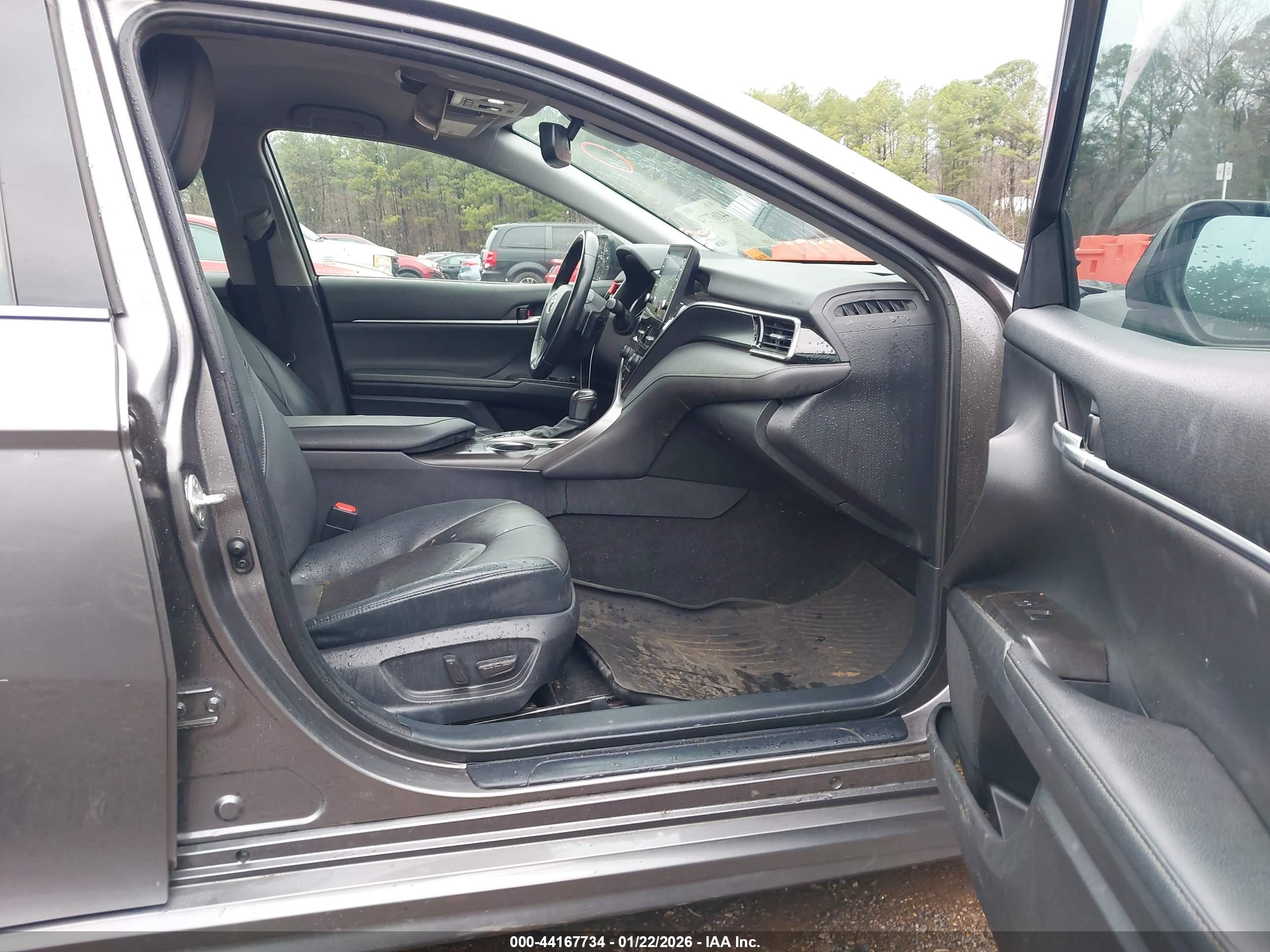TOYOTA CAMRY image 5