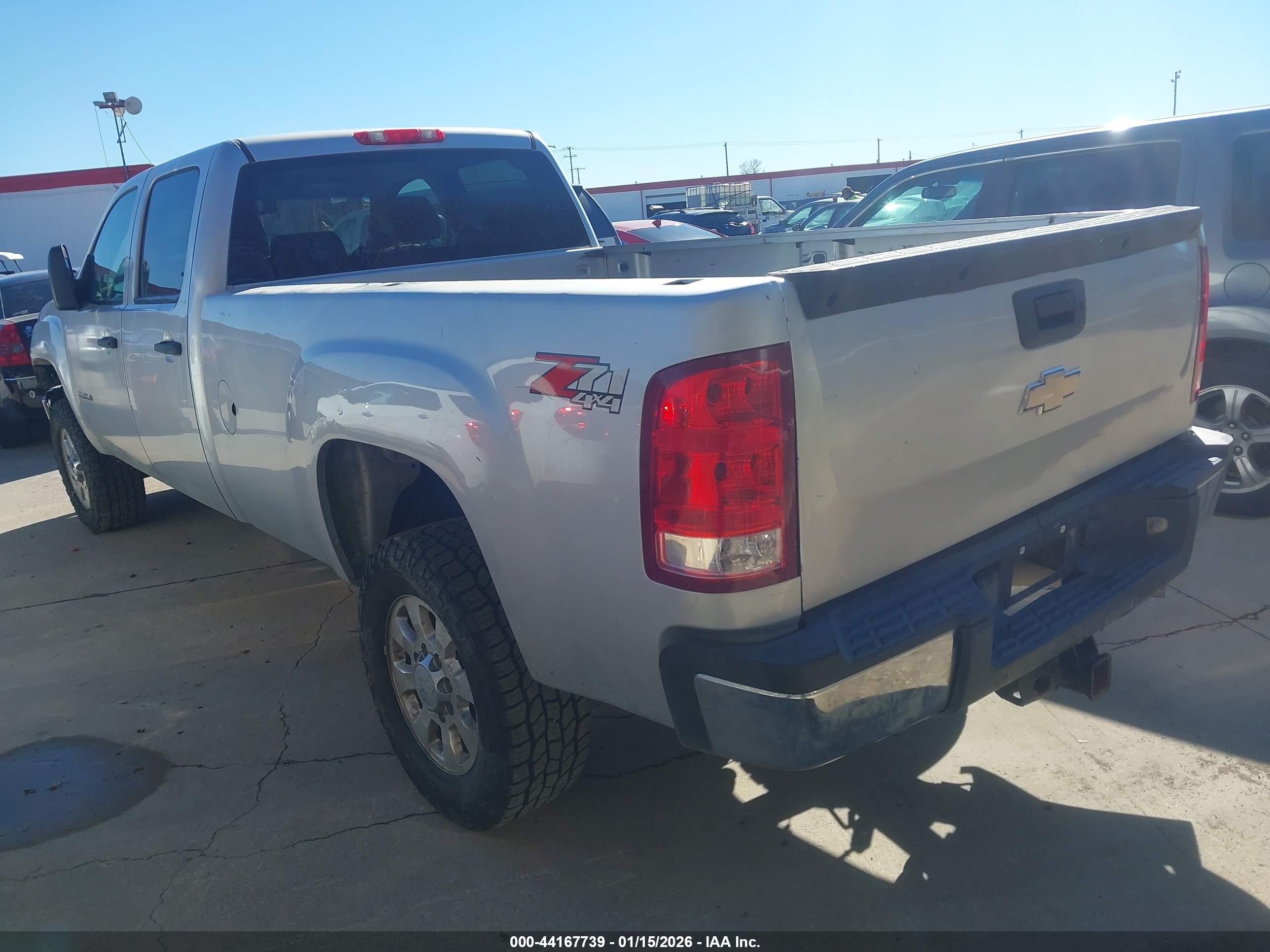 GMC SIERRA image 3