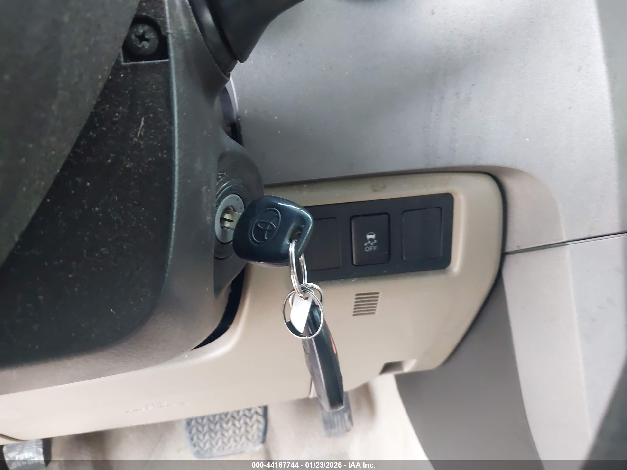 TOYOTA TUNDRA image 11