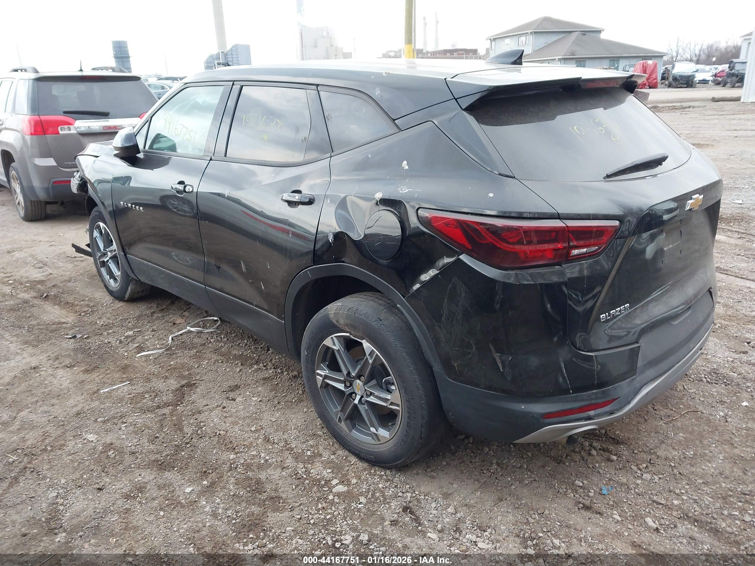 CHEVROLET BLAZER image 3