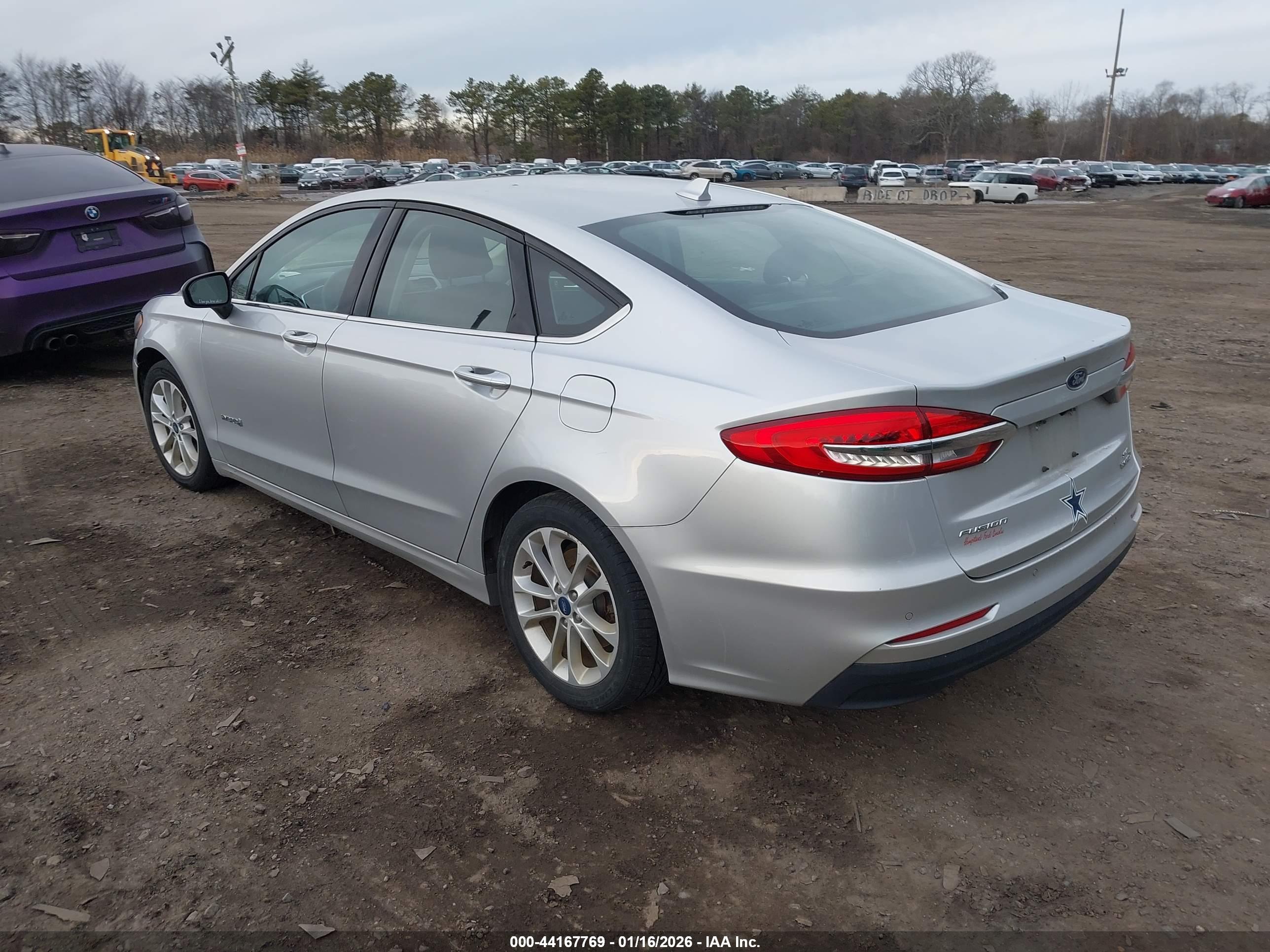 FORD FUSION image 3