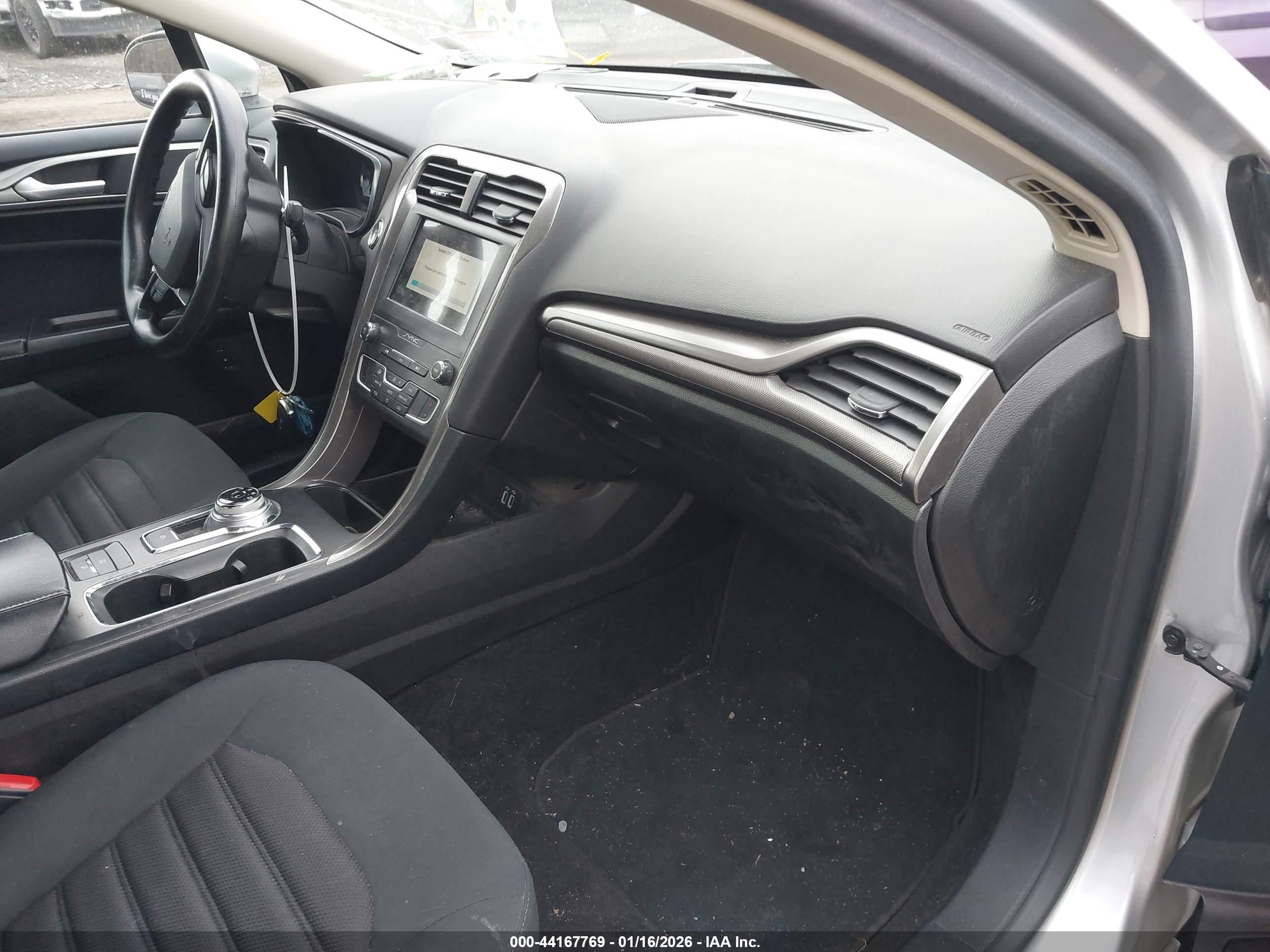 FORD FUSION image 5