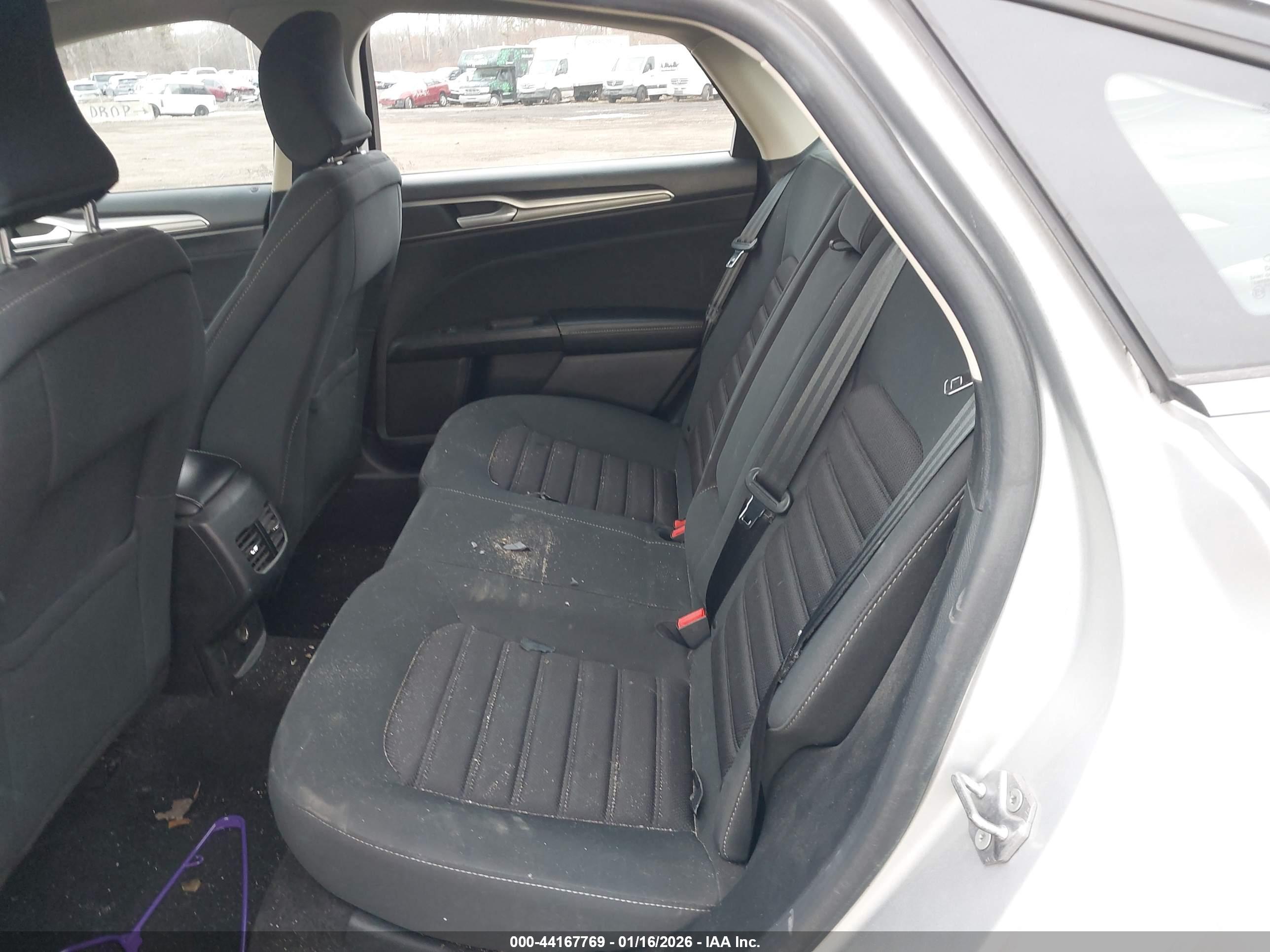FORD FUSION image 8