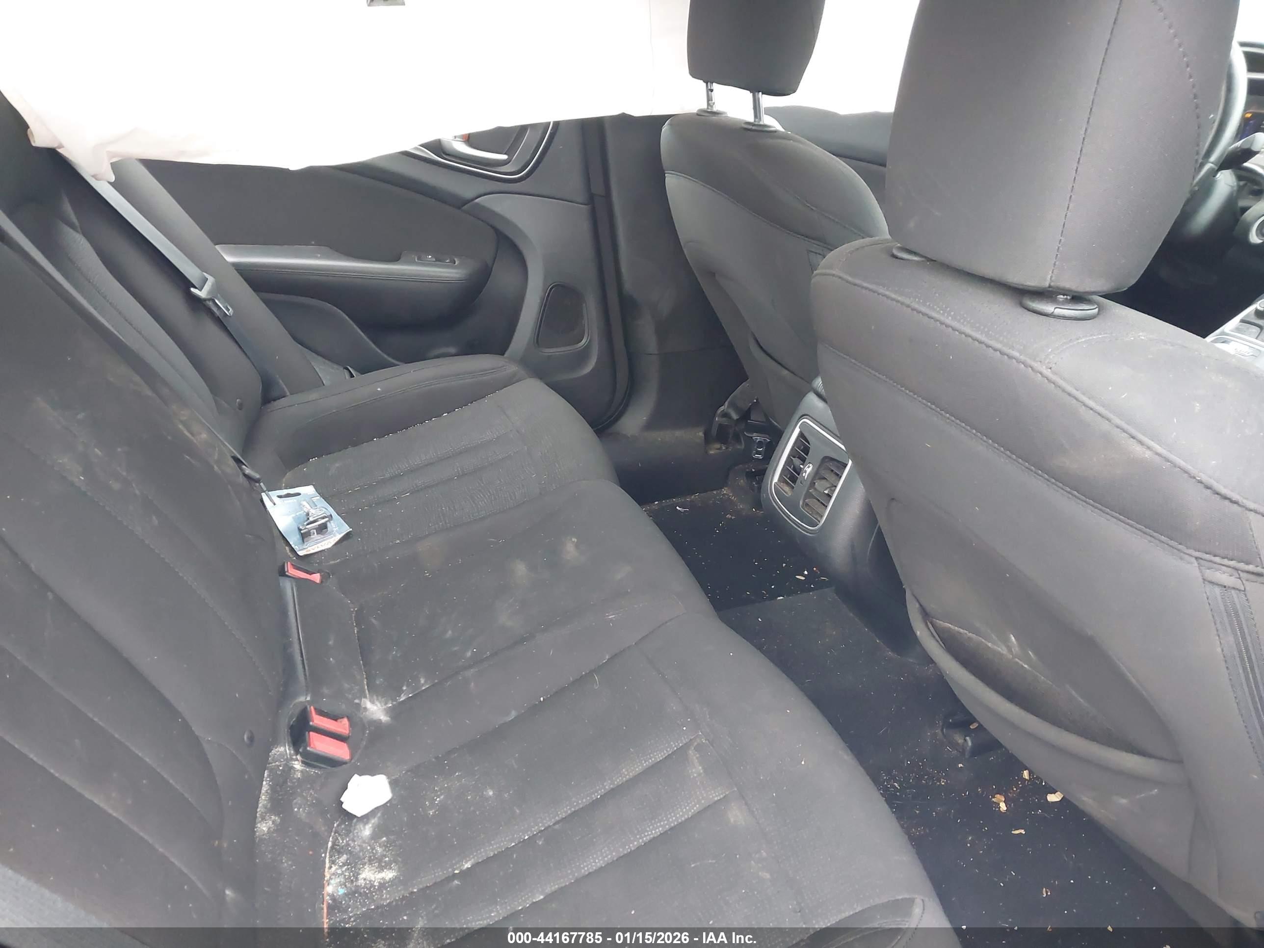 CHRYSLER 200 image 8