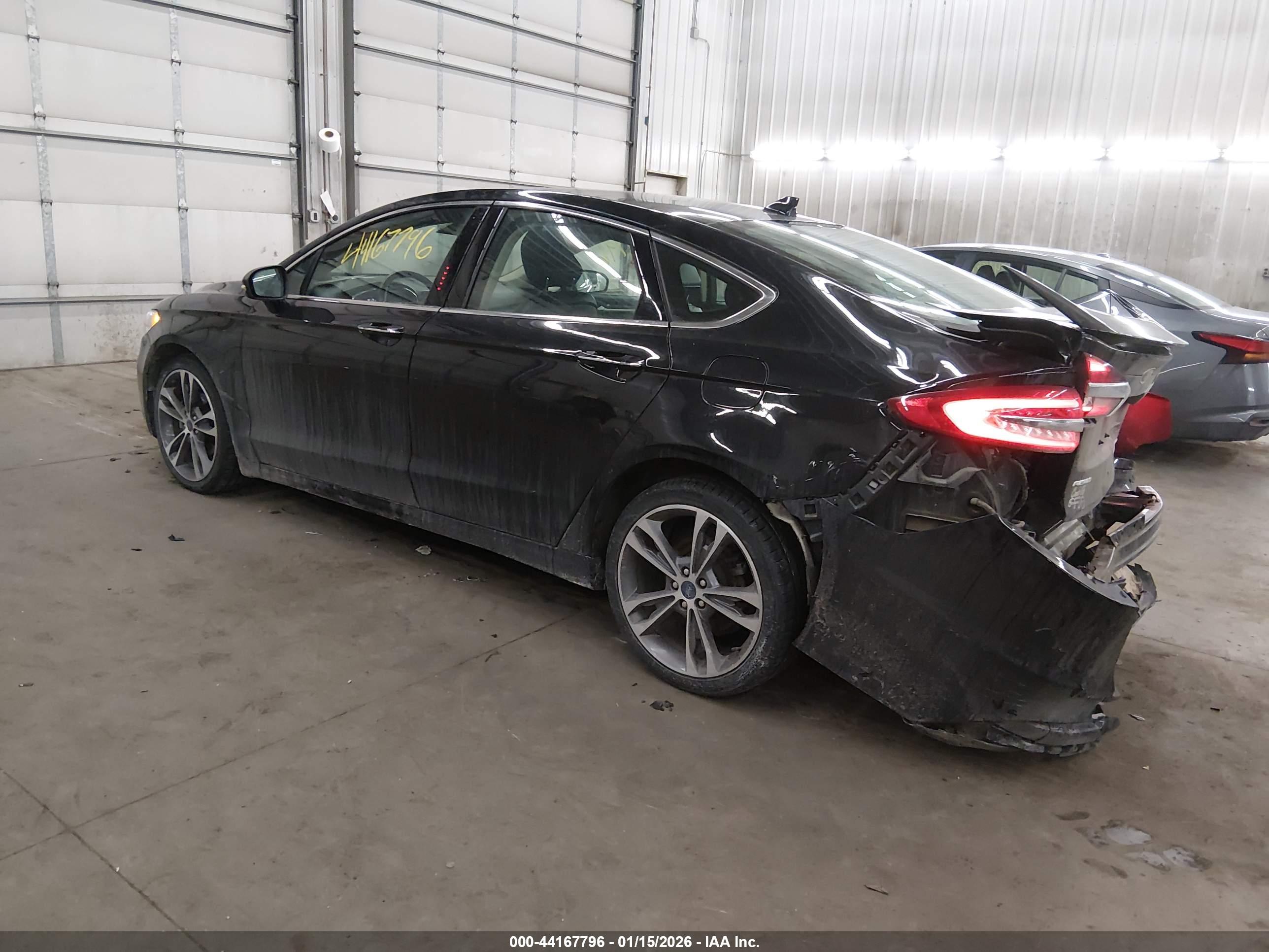 FORD FUSION image 3