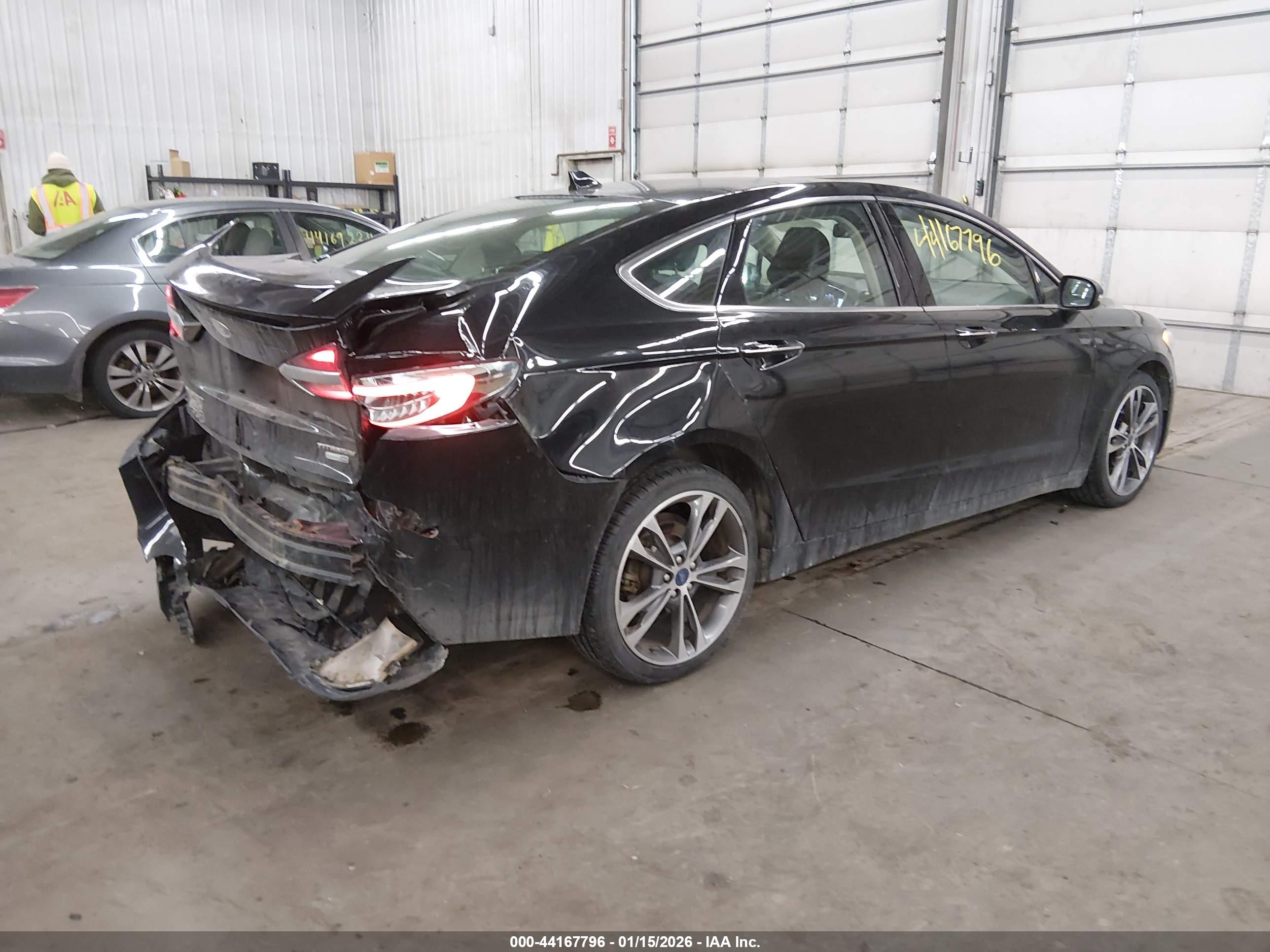 FORD FUSION image 4