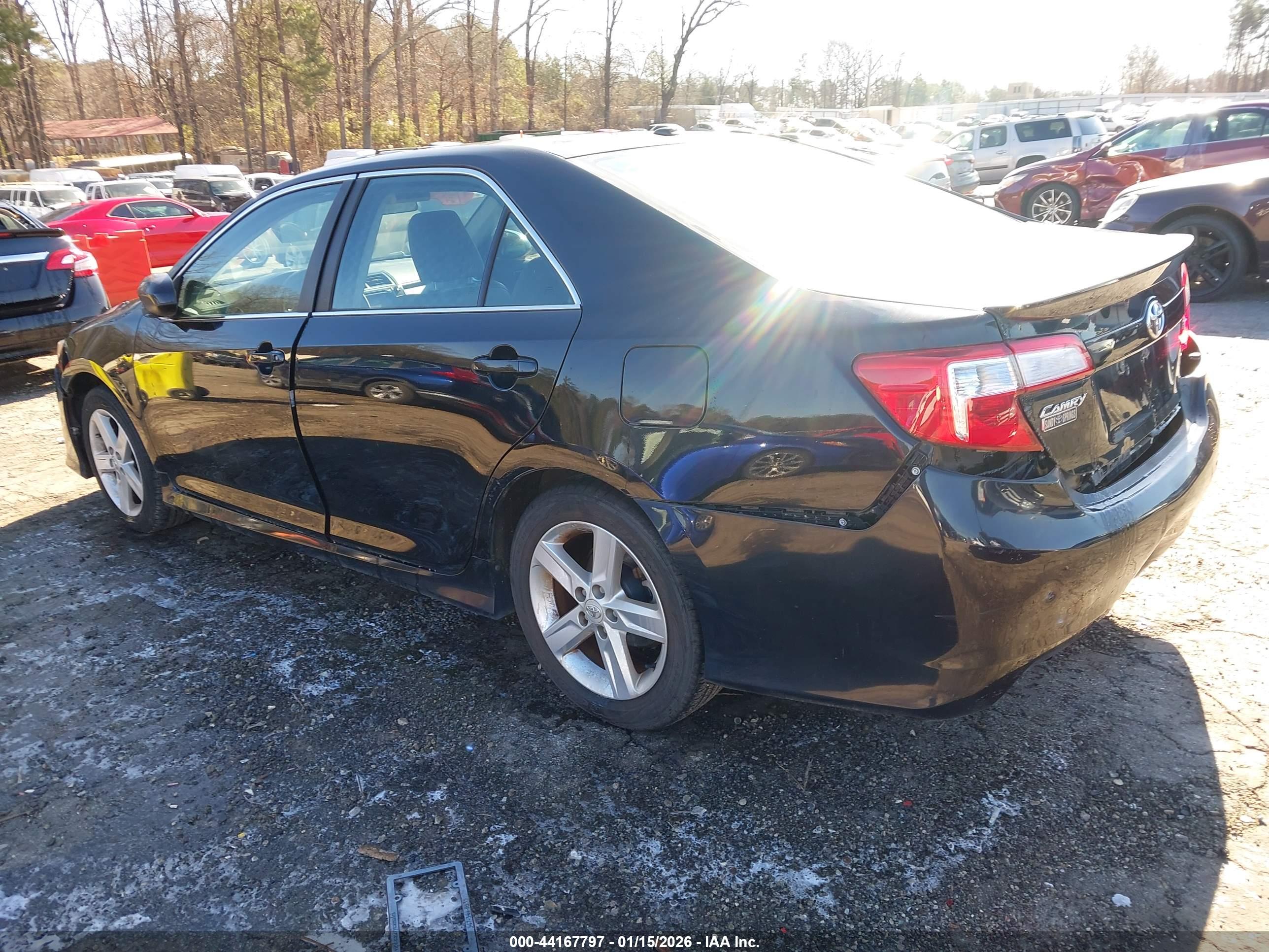 TOYOTA CAMRY image 3