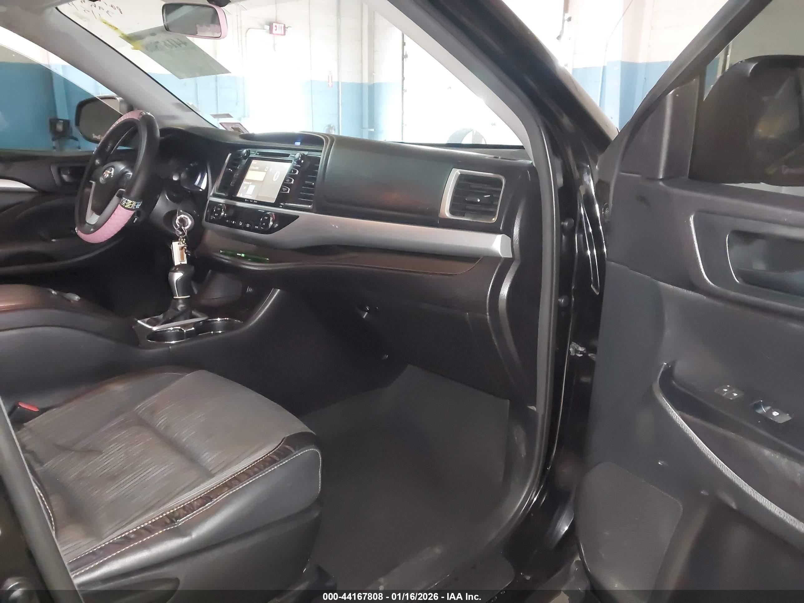 TOYOTA HIGHLANDER image 5
