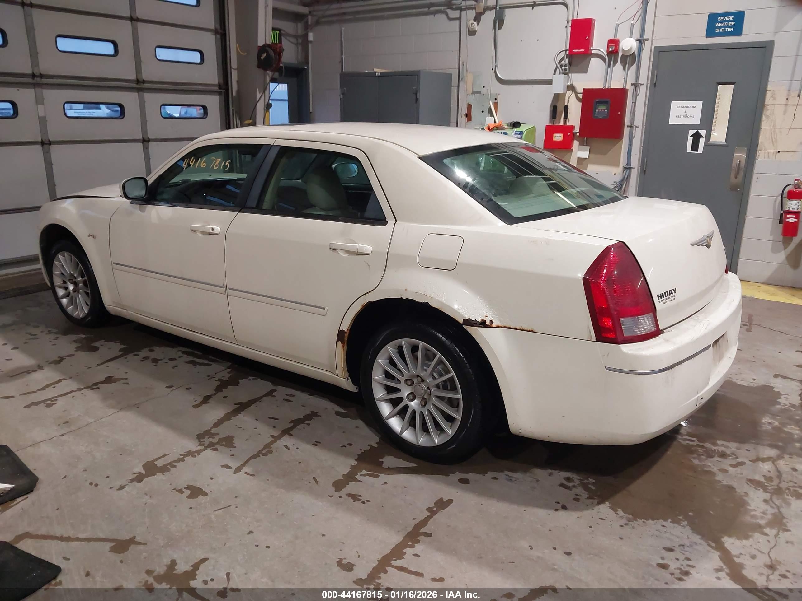 CHRYSLER 300 image 3