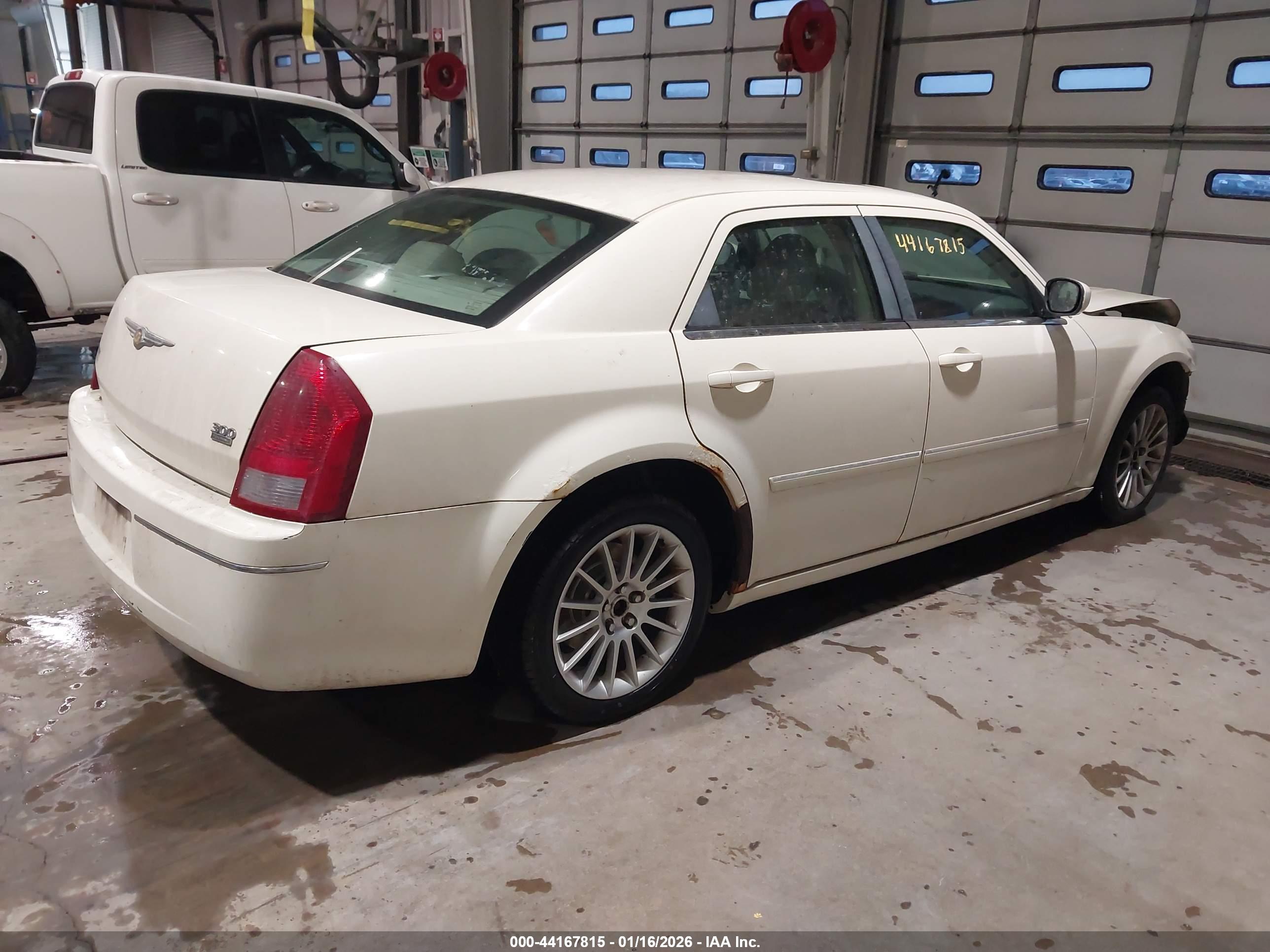 CHRYSLER 300 image 4