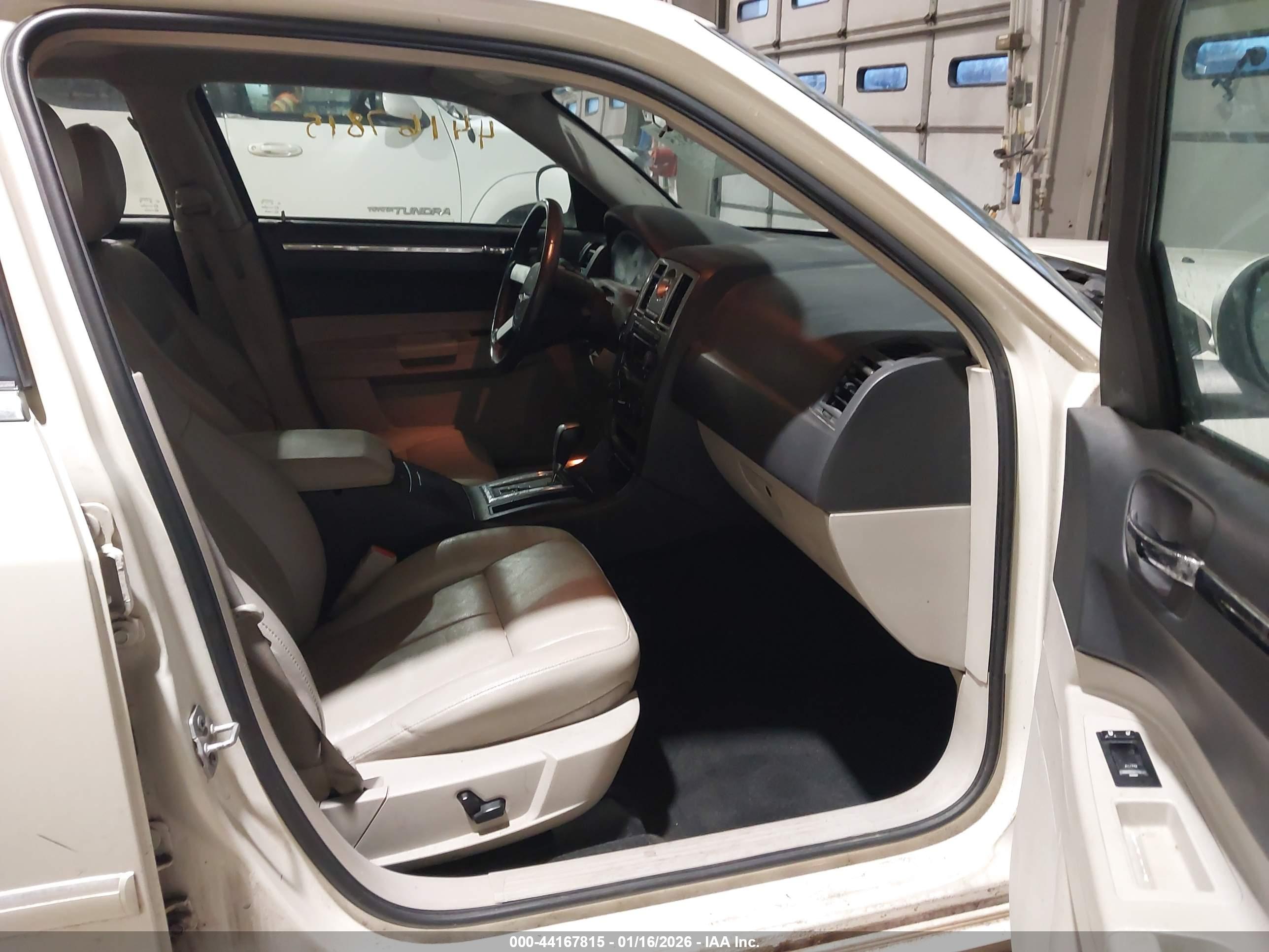 CHRYSLER 300 image 5