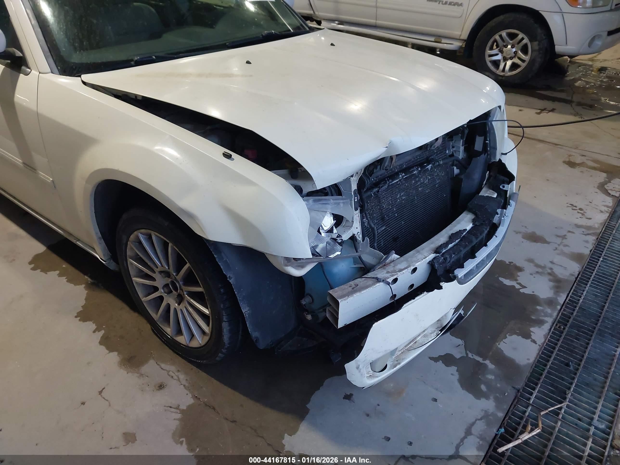 CHRYSLER 300 image 6