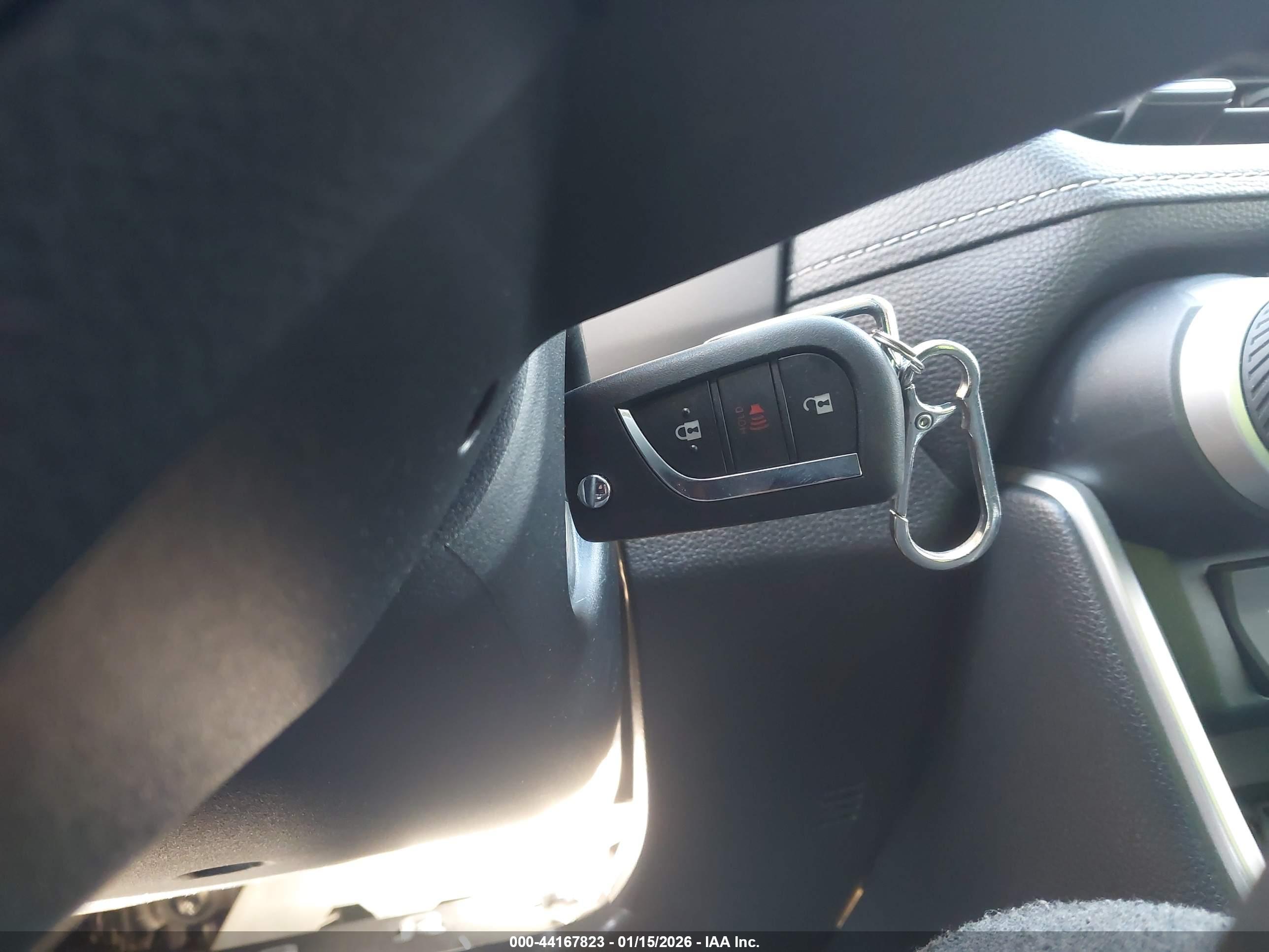 TOYOTA RAV4 image 11