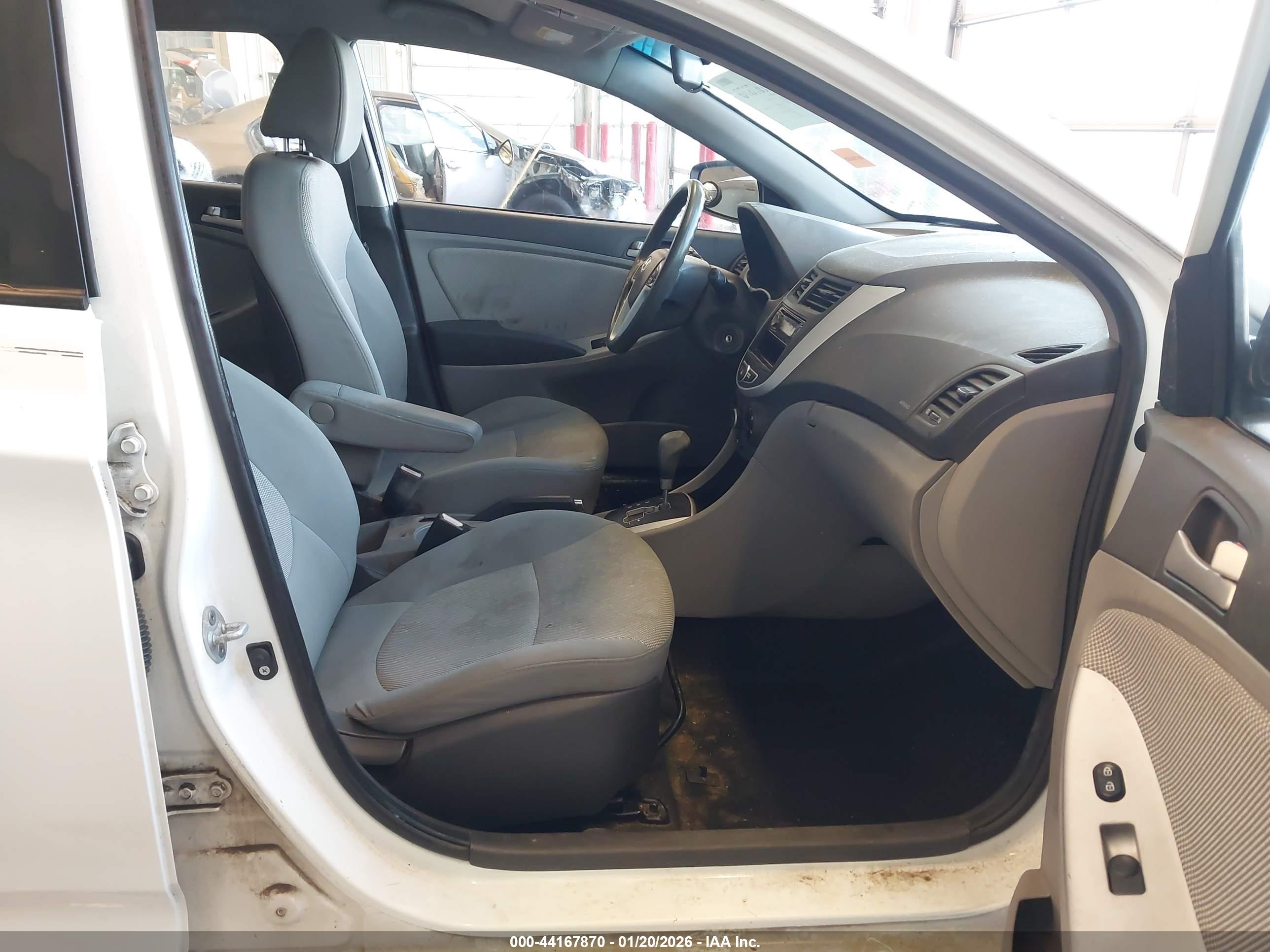 HYUNDAI ACCENT image 5