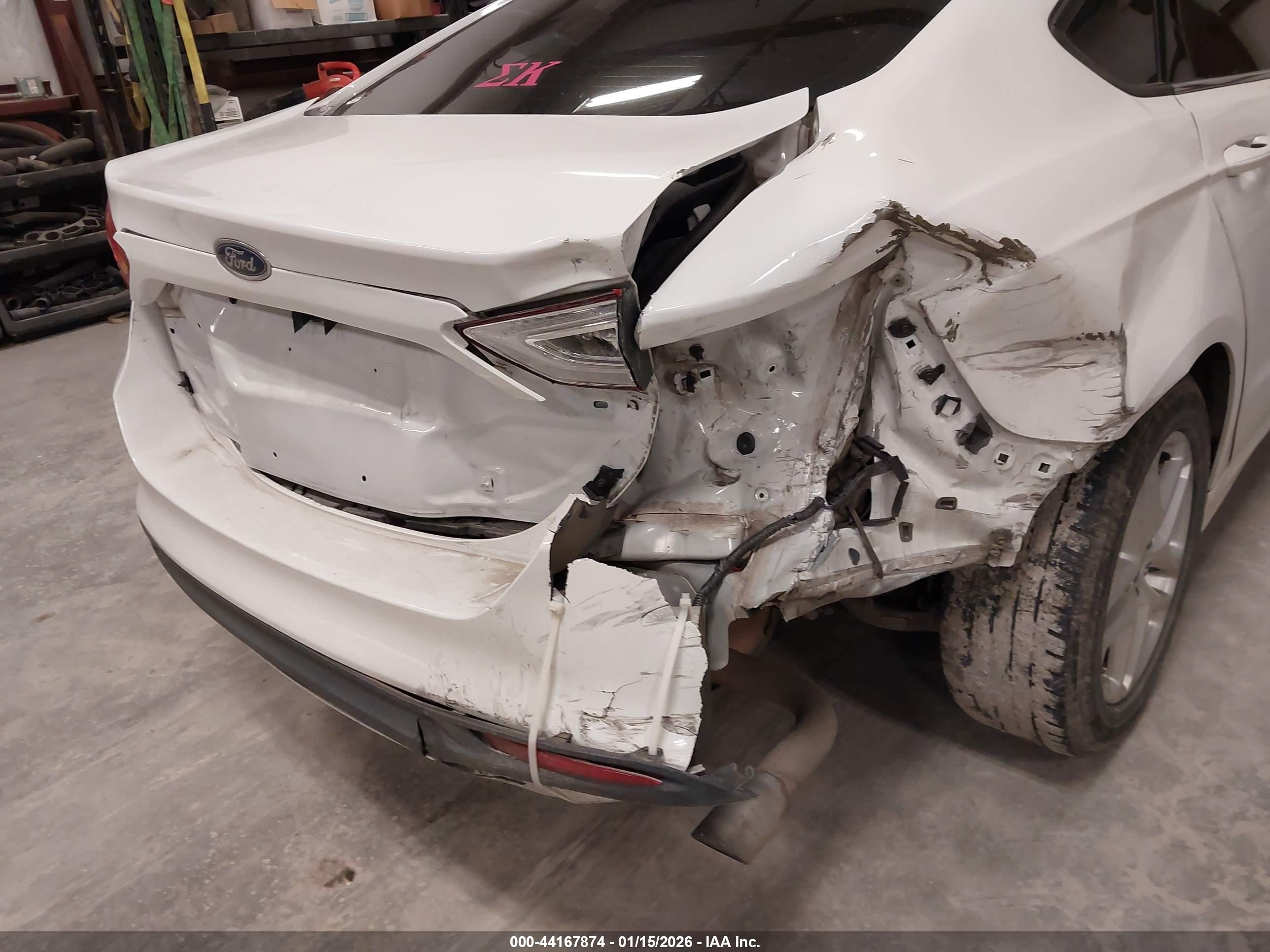 FORD FUSION image 6