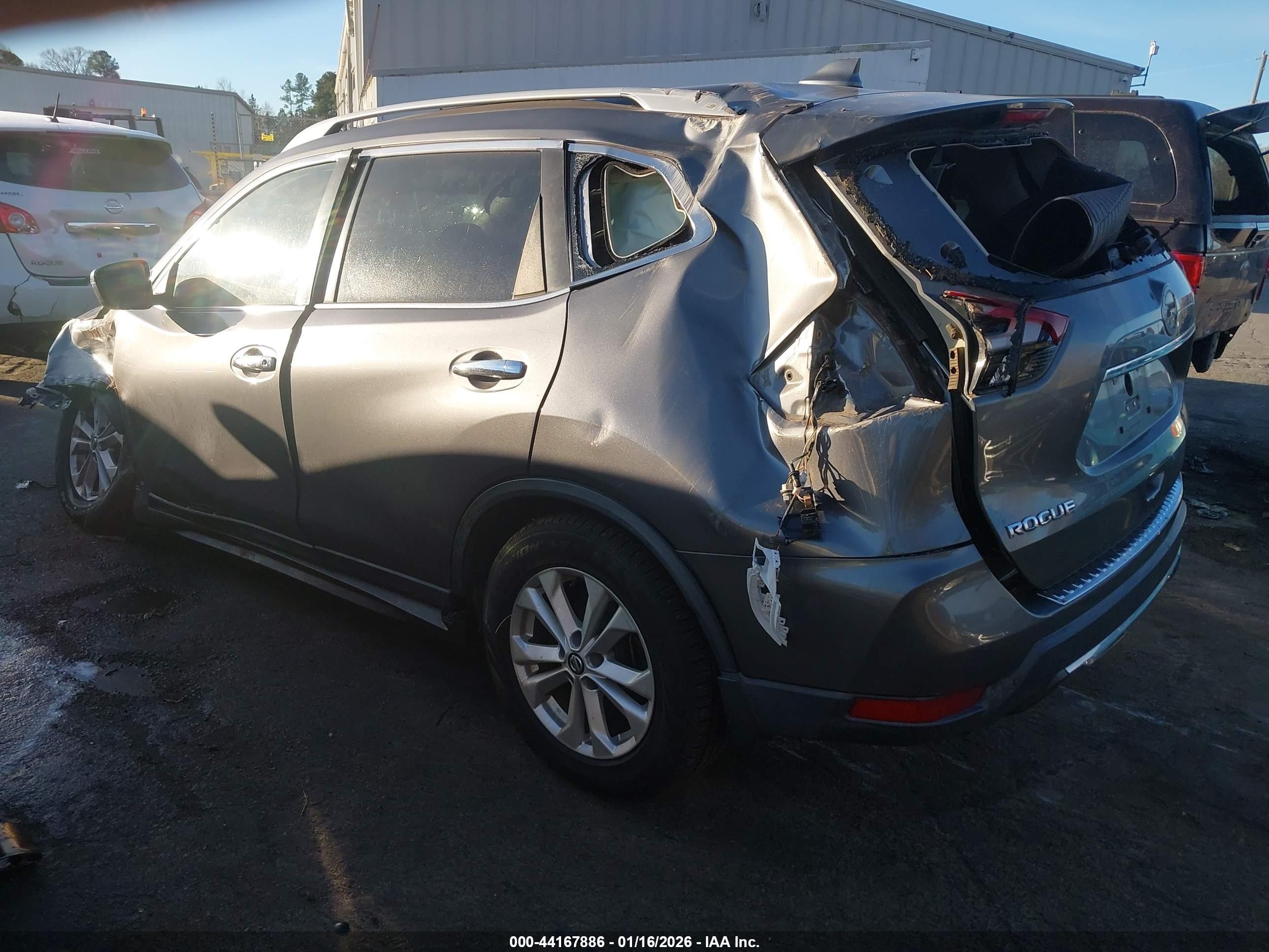 NISSAN ROGUE image 3