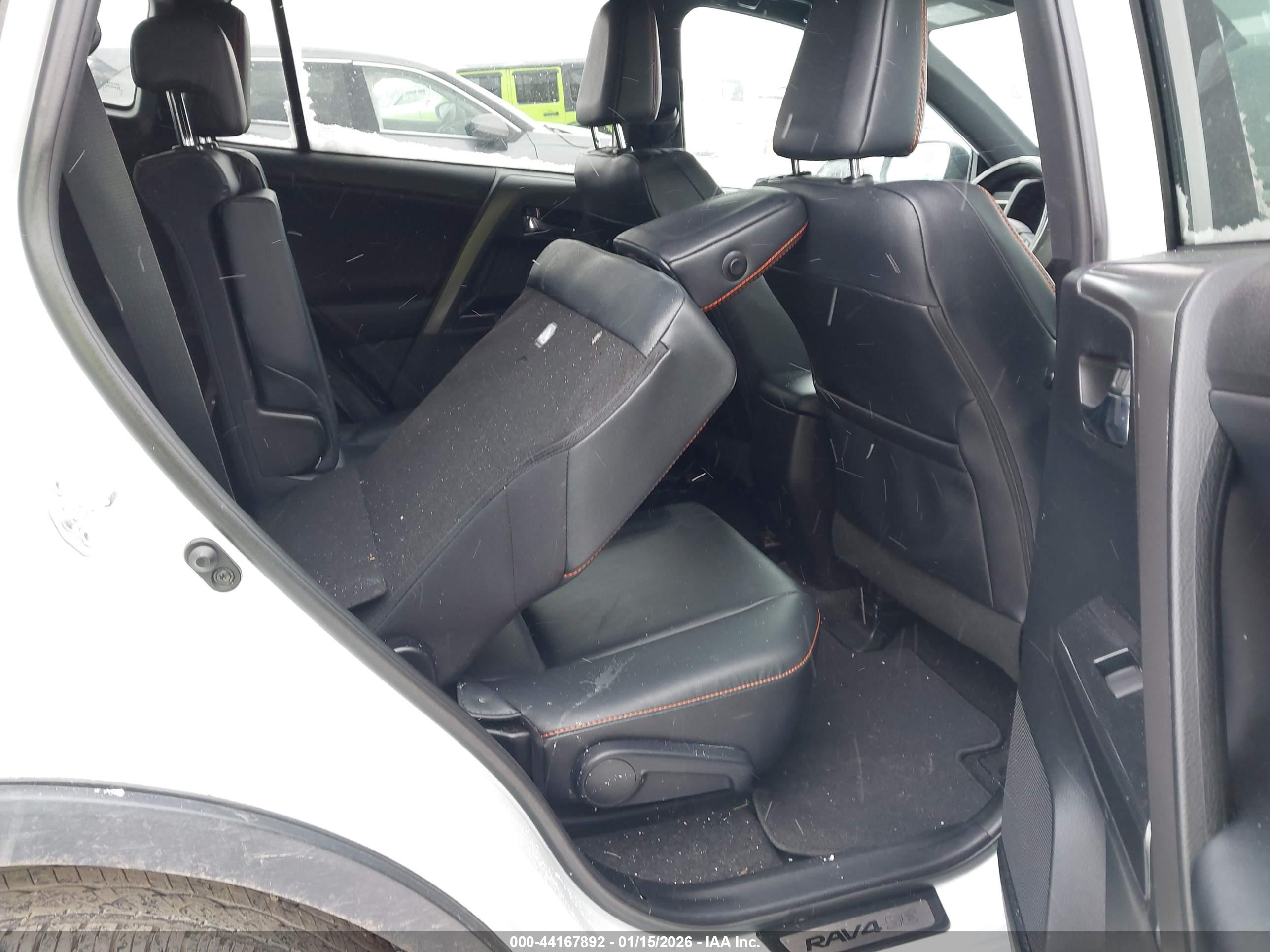 TOYOTA RAV4 image 8