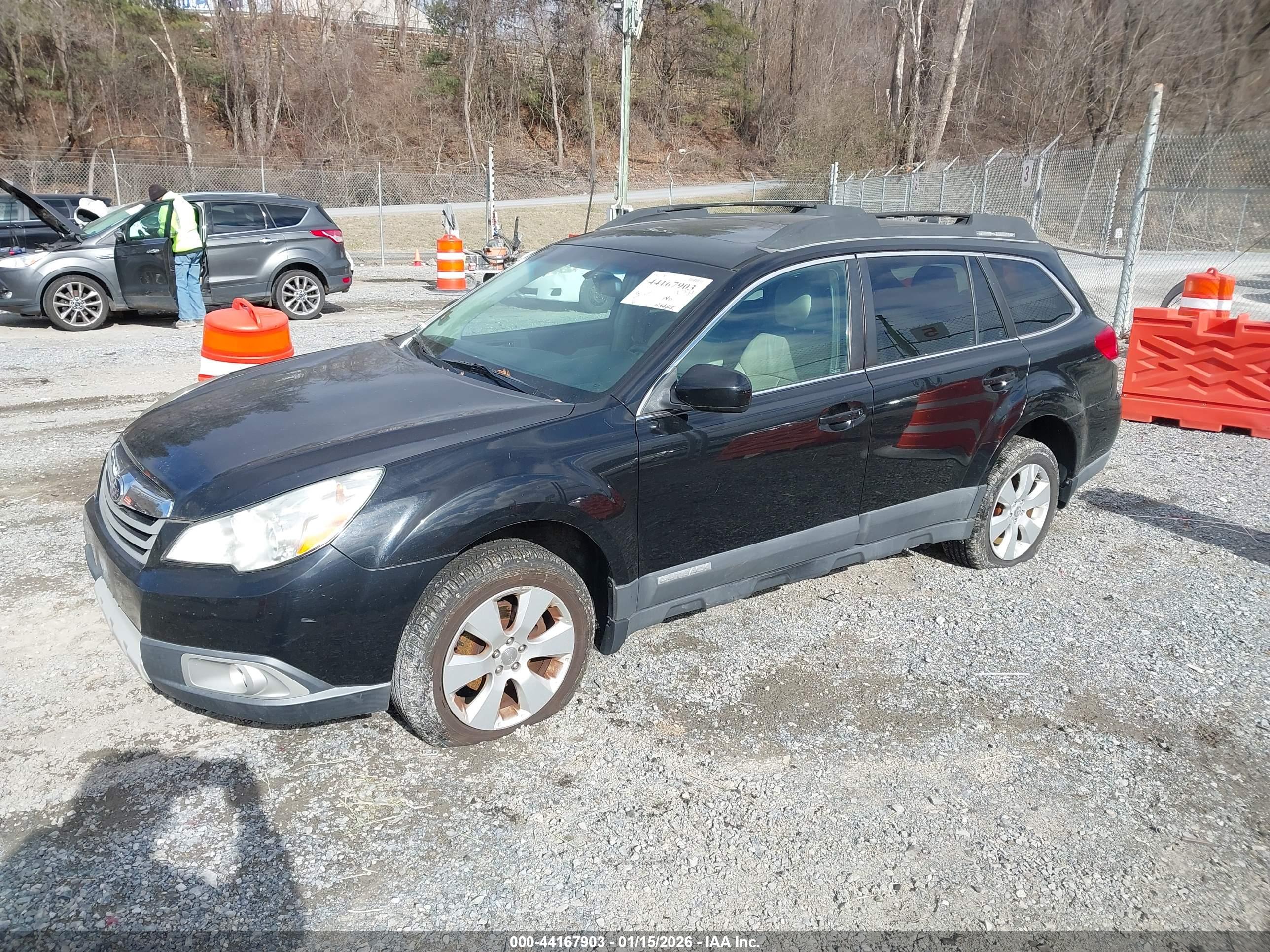 SUBARU OUTBACK image 2