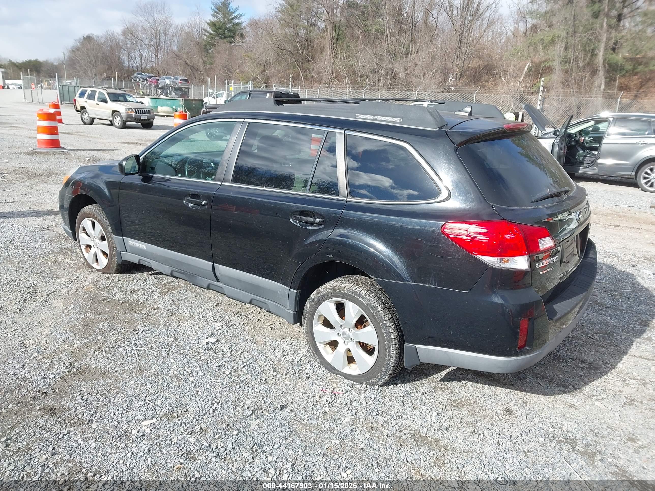 SUBARU OUTBACK image 3